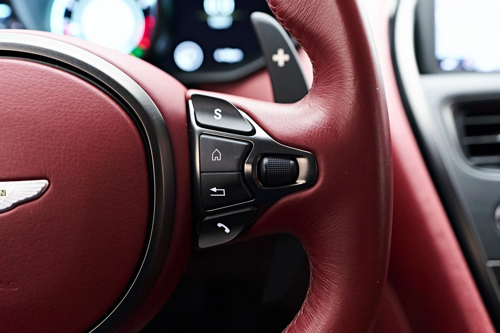 mph045_4285174594_Used_2021_Aston_Martin_DBS_Superleggera_1720056677_889cef3f97