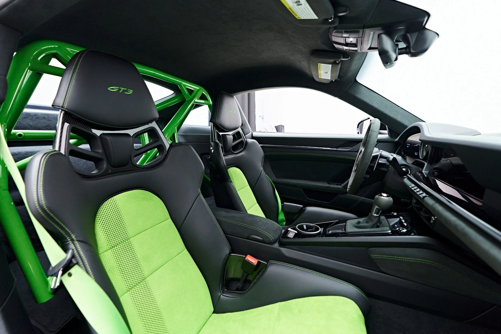 mph045_4286069138_Used_2022_Porsche_911_GT_3_1755812637_15499fc9db