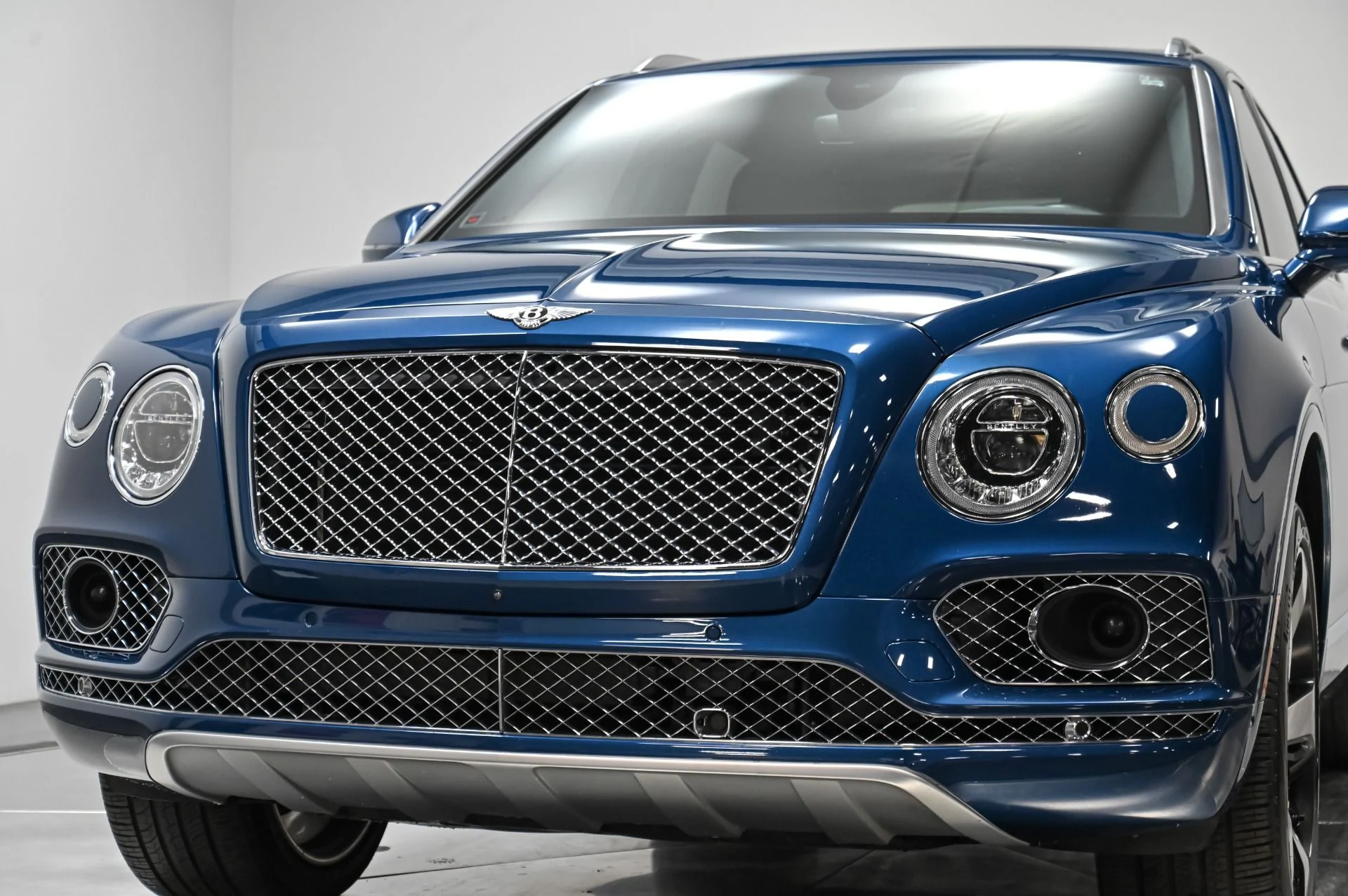 mph045_4292090131_Used_2018_Bentley_Bentayga_W12_1758835107_6fc95603fe