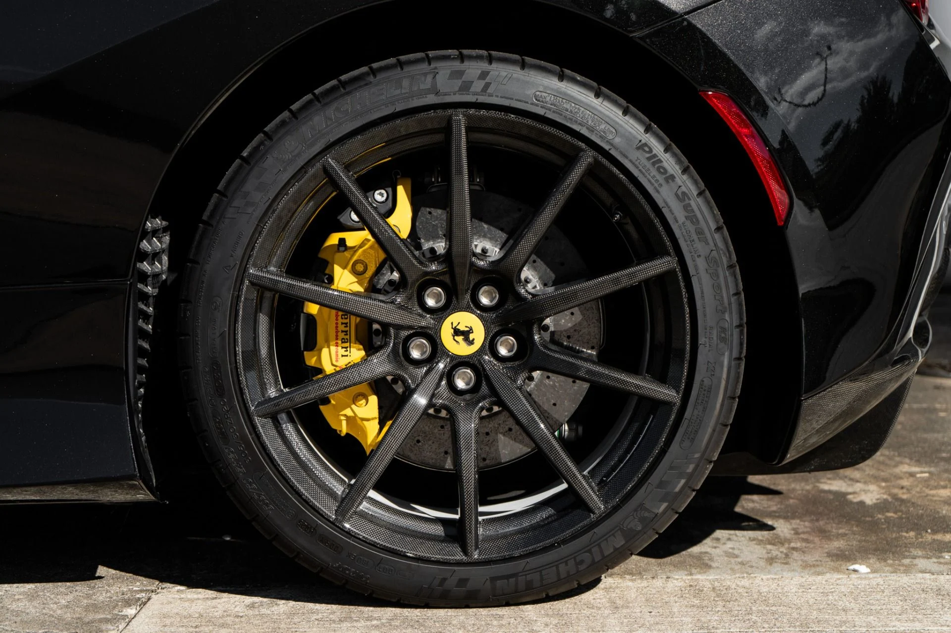 mph045_4294319557_Used_2022_Ferrari_F8_Spider_1791584435_42184352a3