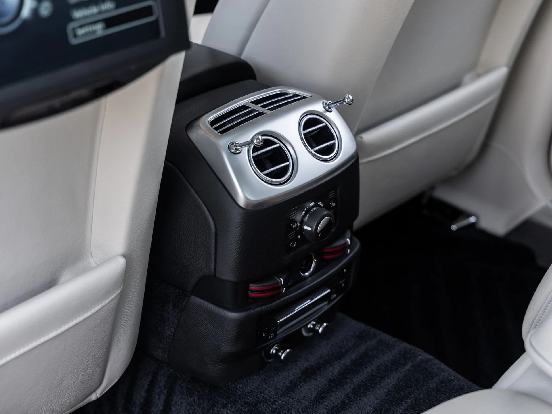 mph045_440502828_46_cec166f123