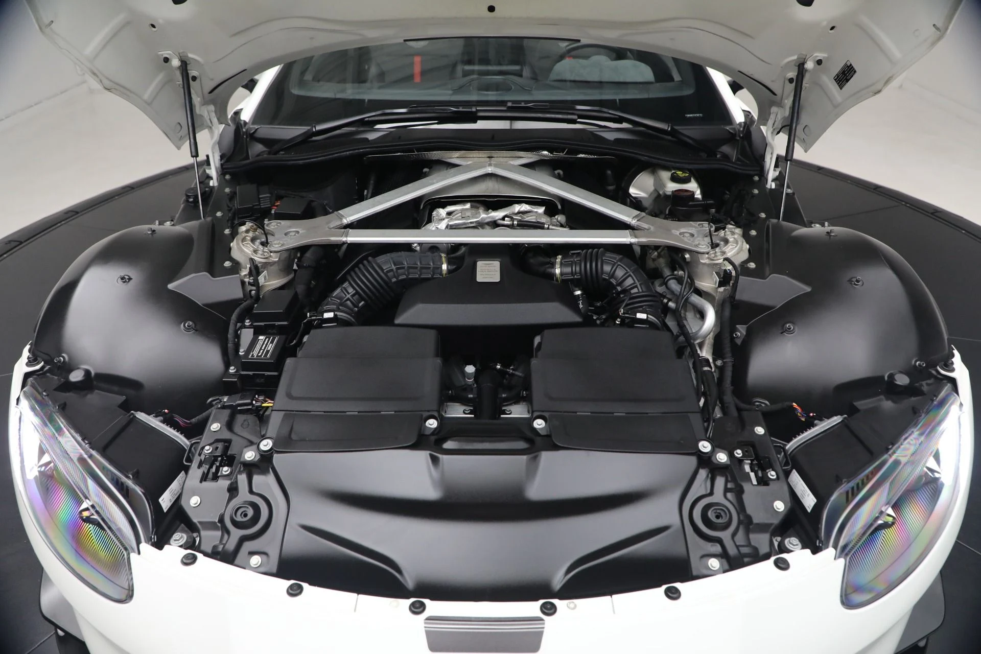 mph045_440706200_Used_2023_Aston_Martin_Vantage_F1_Edition_1784727117_85589d9910