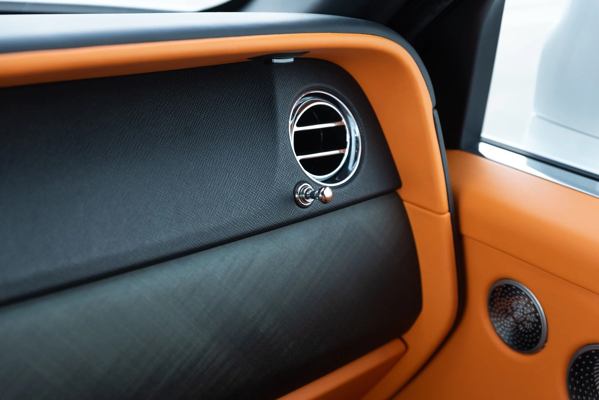 mph045_447846701_Used_2020_Rolls_Royce_Cullinan_1764721010_d82fb0933e