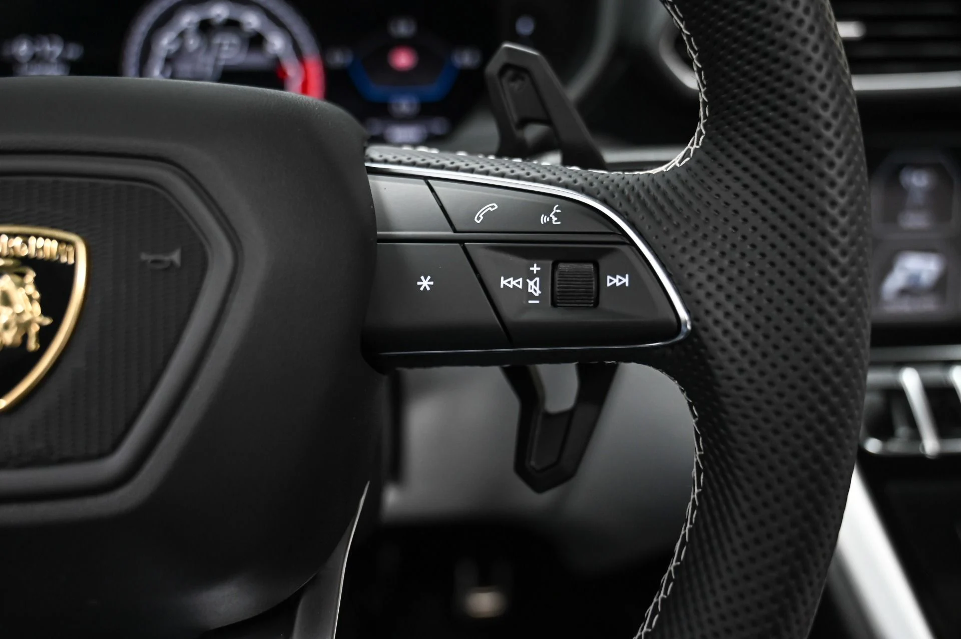 mph045_450468556_Used_2020_Lamborghini_Urus_1770313419_010d1f014b