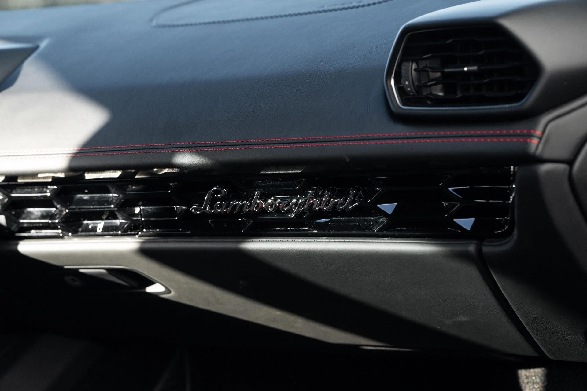 mph045_477283689_Used_2020_Lamborghini_Huracan_EVO_1769630384_53e550d4a7