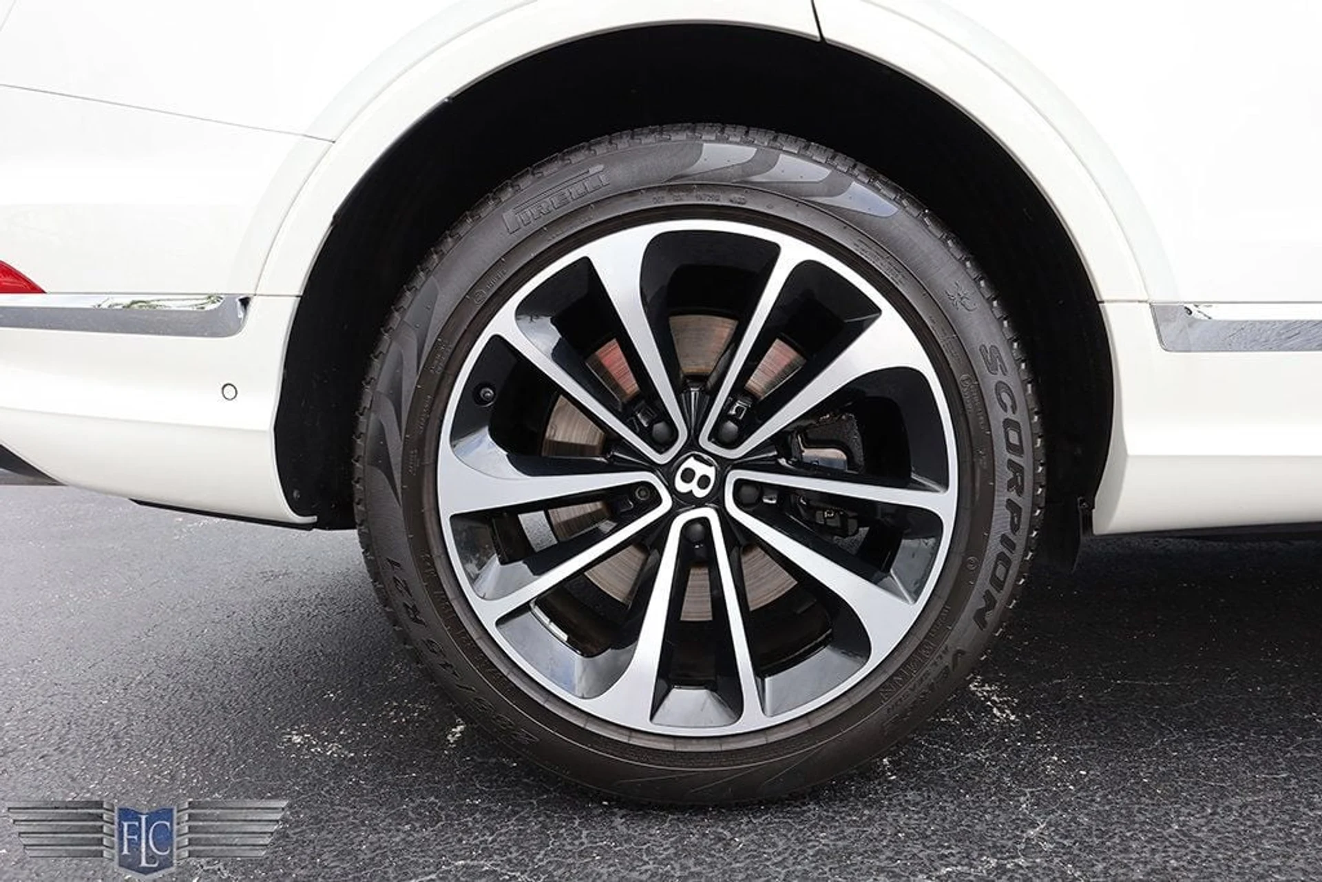 mph045_481109205_used_2024_bentley_bentayga_6305_22998003_46_1024_e939e447c0