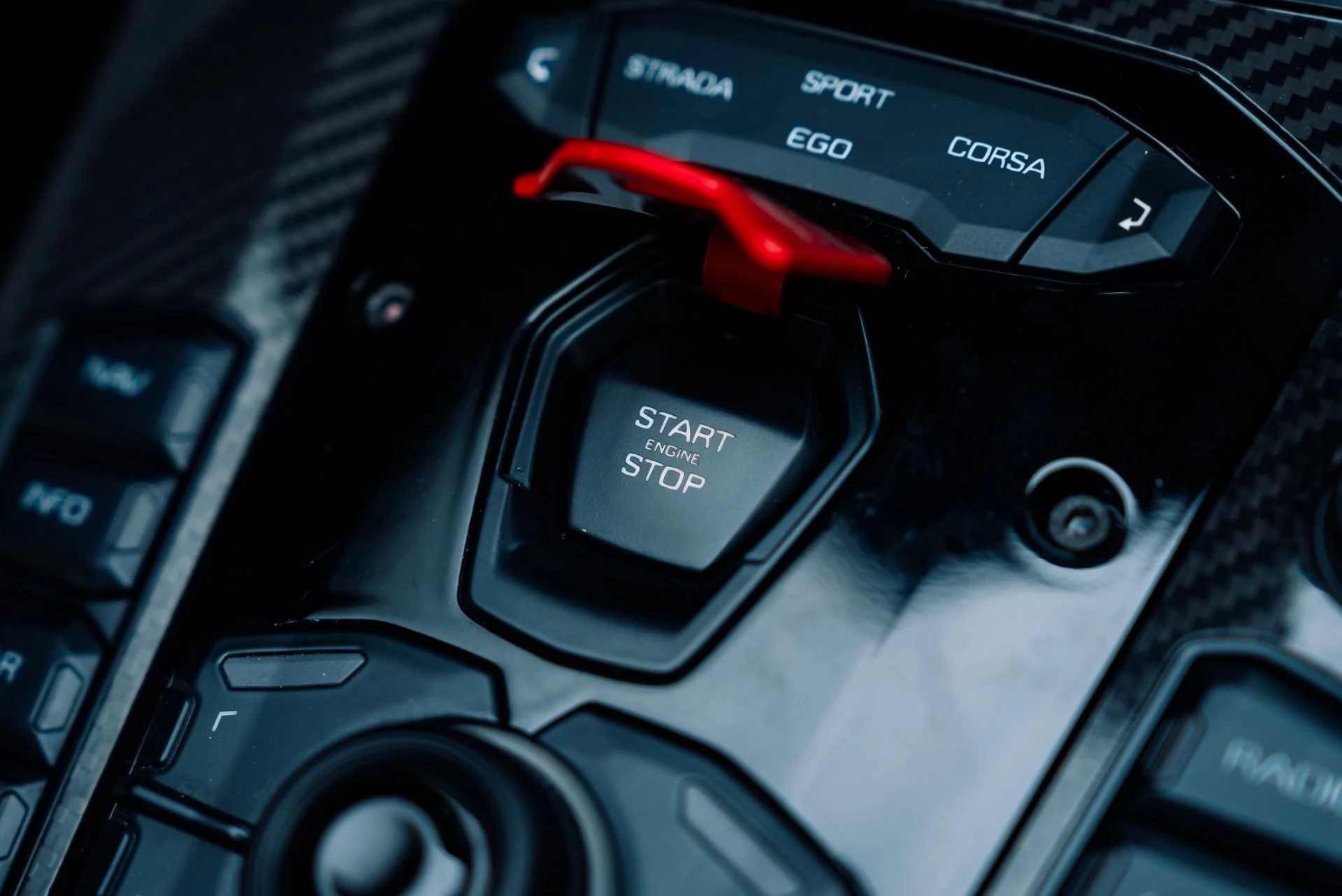 mph045_484156787_Used_2022_Lamborghini_Aventador_LP_780_4_Ultimae_1767656992_0b71034006