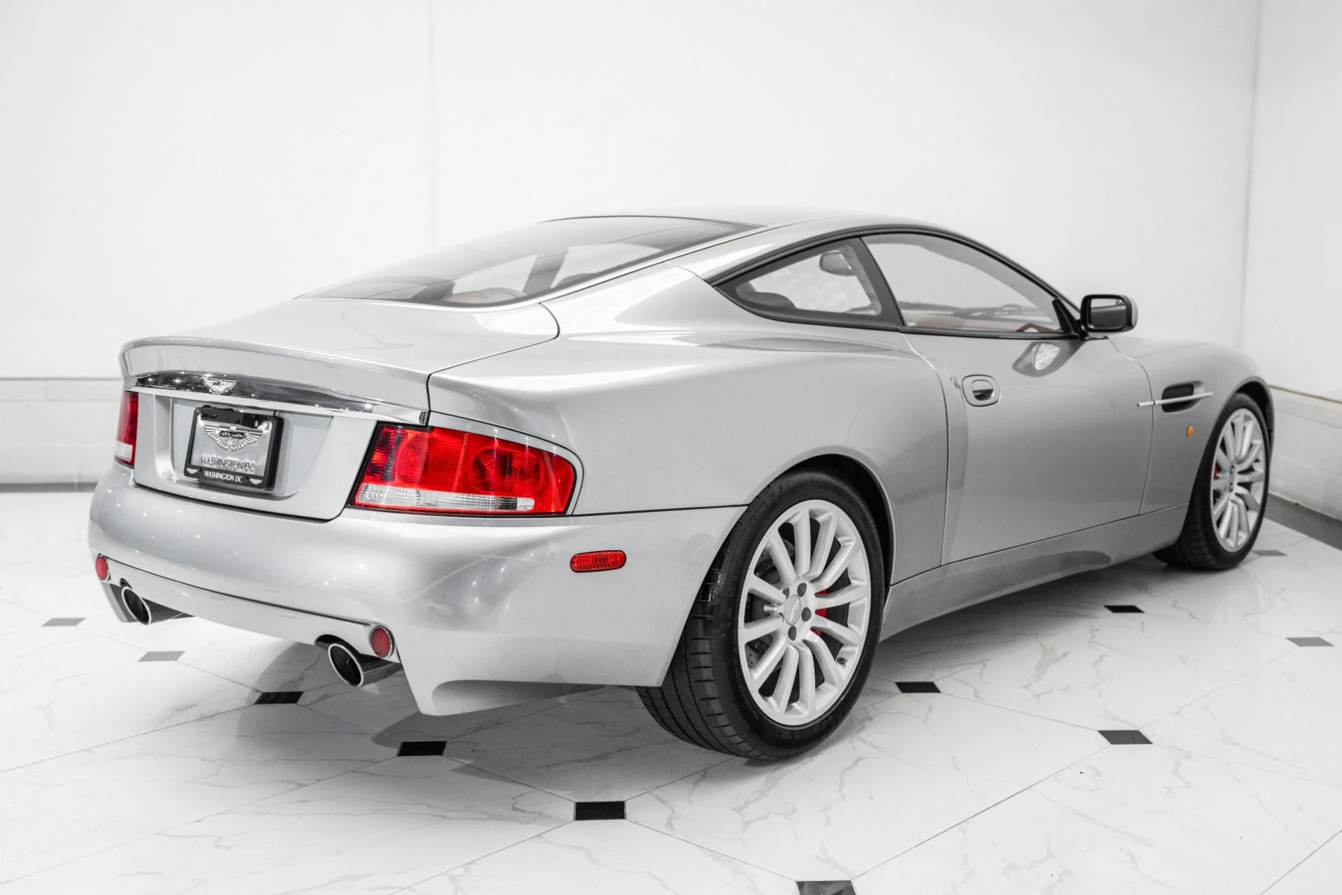 mph045_494259996_Used_2002_Aston_Martin_Vanquish_V12_1750947116_8a591a30a5