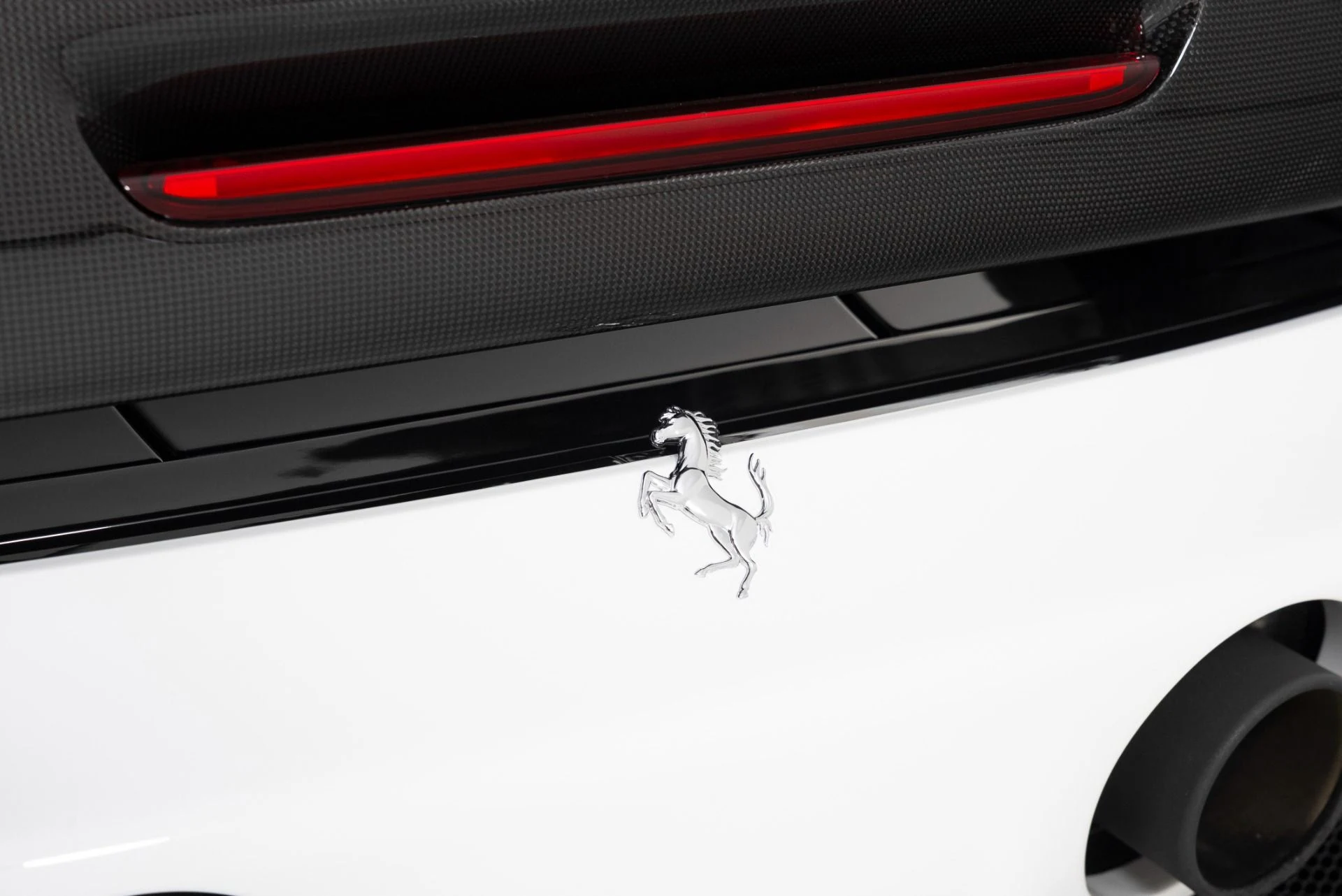 mph045_499503804_Used_2024_Ferrari_SF_90_Spider_1753904240_e577c41515
