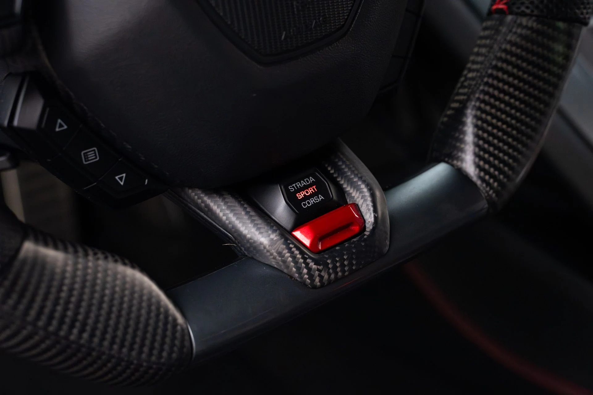 mph045_504617223_Used_2015_Lamborghini_Huracan_LP_610_4_1780446650_a1b046d5df