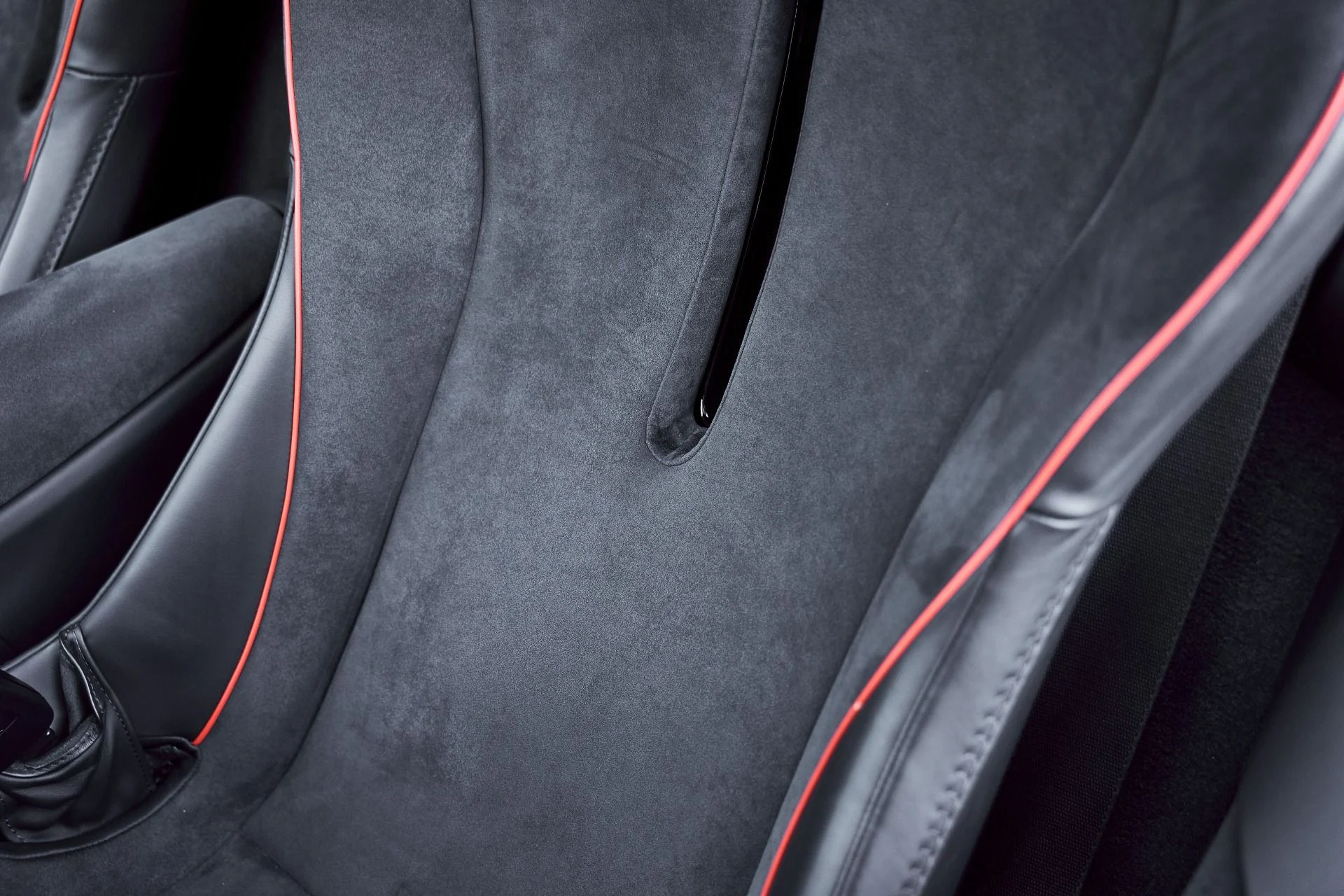 mph045_513937669_Used_2023_Mc_Laren_Artura_1773773938_05695eb084