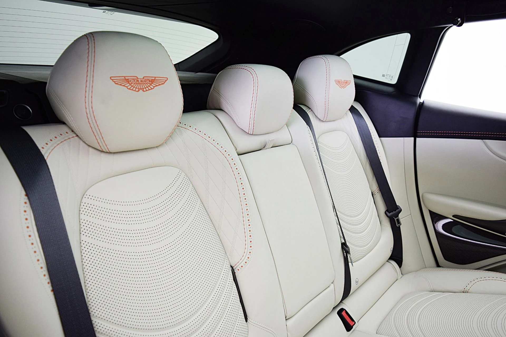 mph045_528527346_Used_2022_Aston_Martin_DBX_bb65cbb867