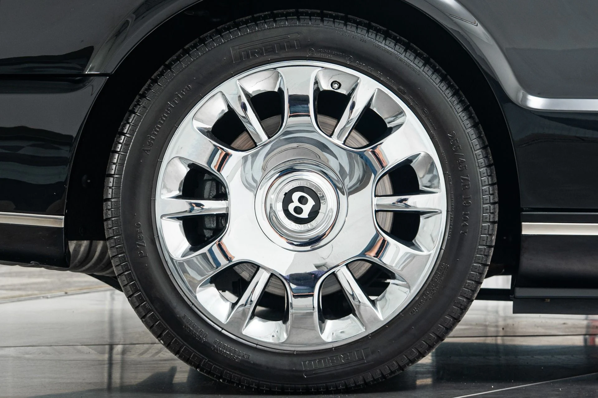 mph045_534070283_Used_2009_Bentley_Azure_1776719869_aaf648c61b