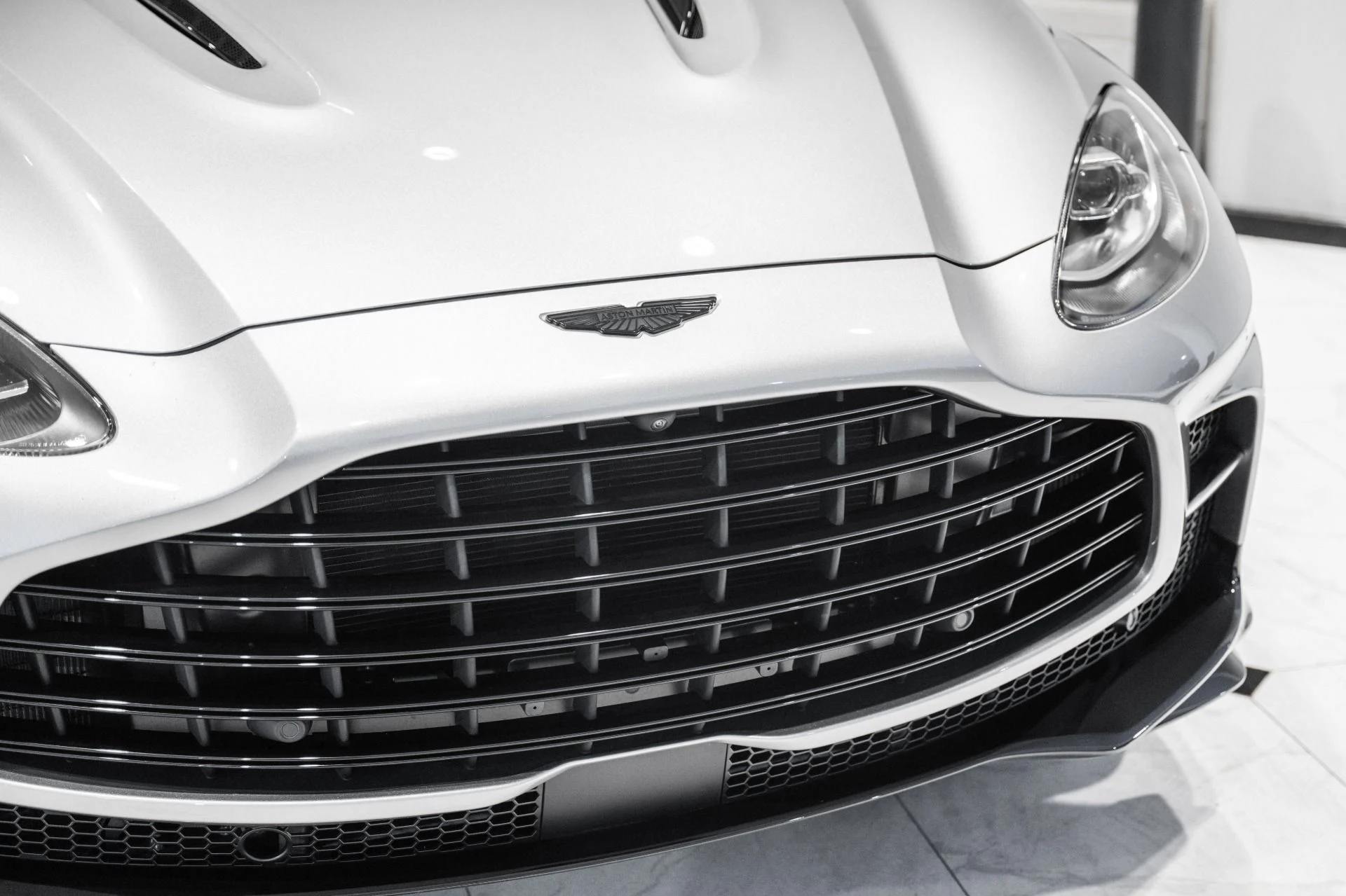 mph045_550780808_New_2026_Aston_Martin_DBX_707_1786372165_351c09a1c5