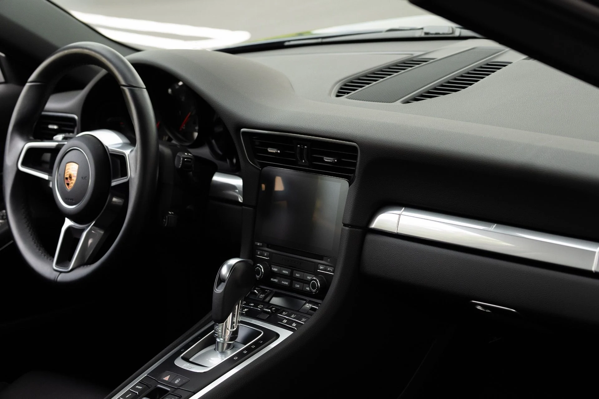mph045_579865098_Used_2019_Porsche_911_Carrera_1759430060_4a7027da10