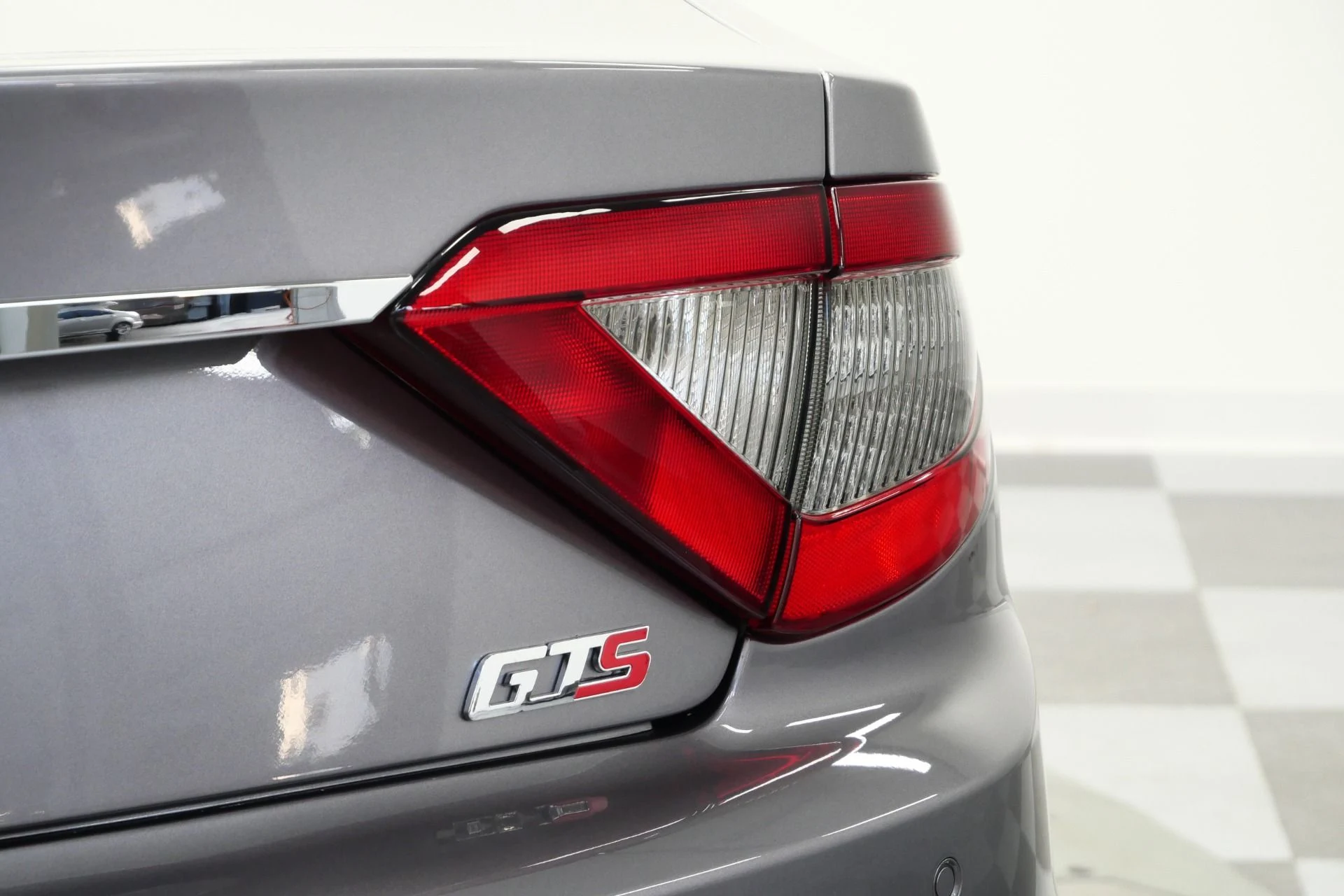 mph045_60209140_Used_2019_Maserati_Gran_Turismo_Convertible_Sport_Rare_Color_Carbon_Fiber_Interior_Trim_1773689122_da27869eaa