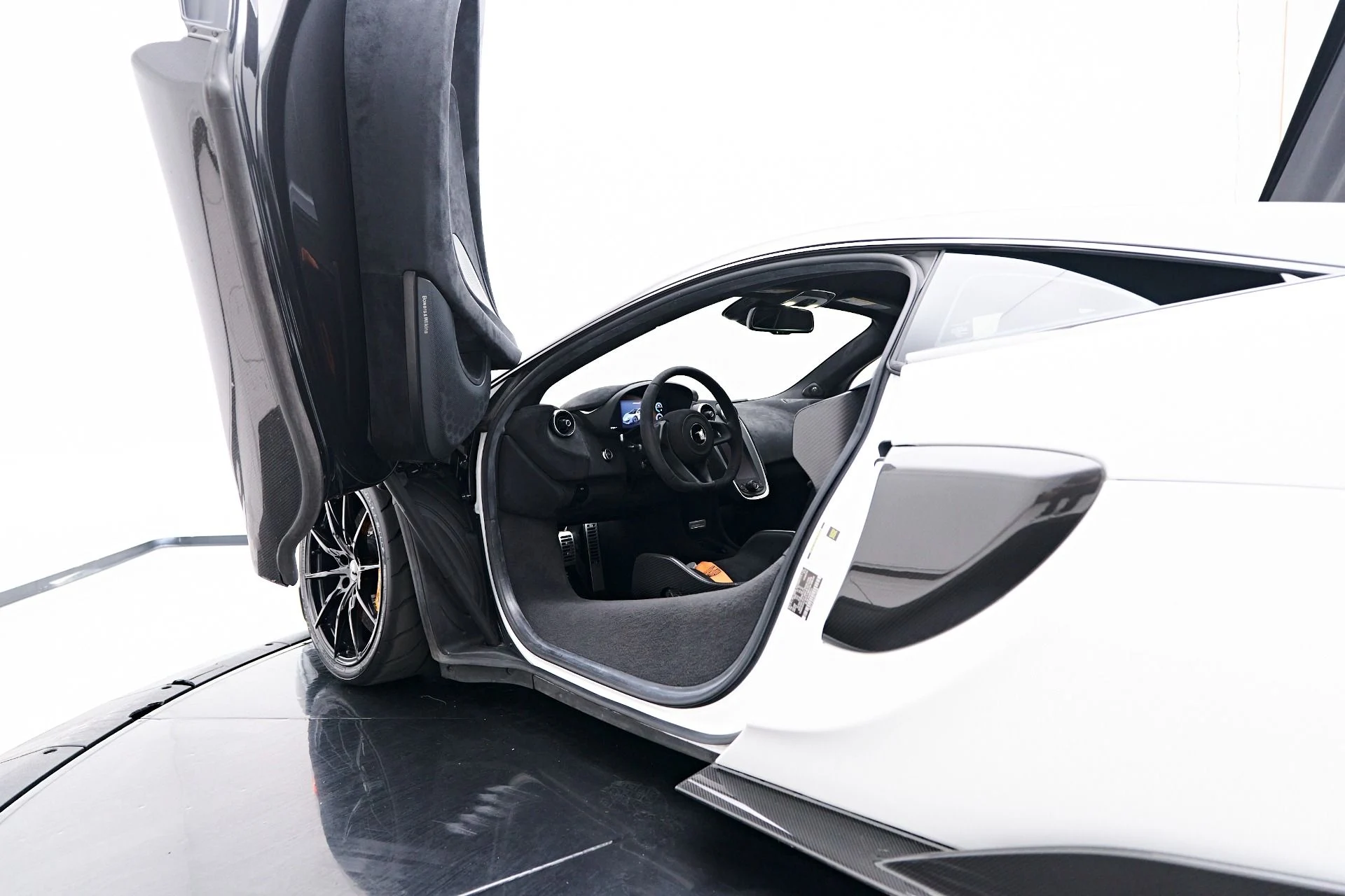 mph045_606971989_Used_2019_Mc_Laren_600_LT_Base_1755991673_348f591929