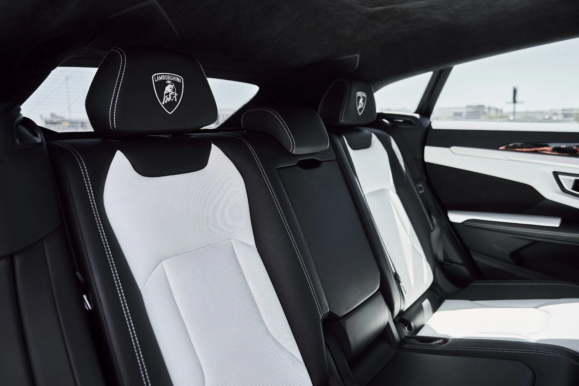 mph045_616776404_Used_2019_Lamborghini_Urus_Base_1776301874_a7740074d9