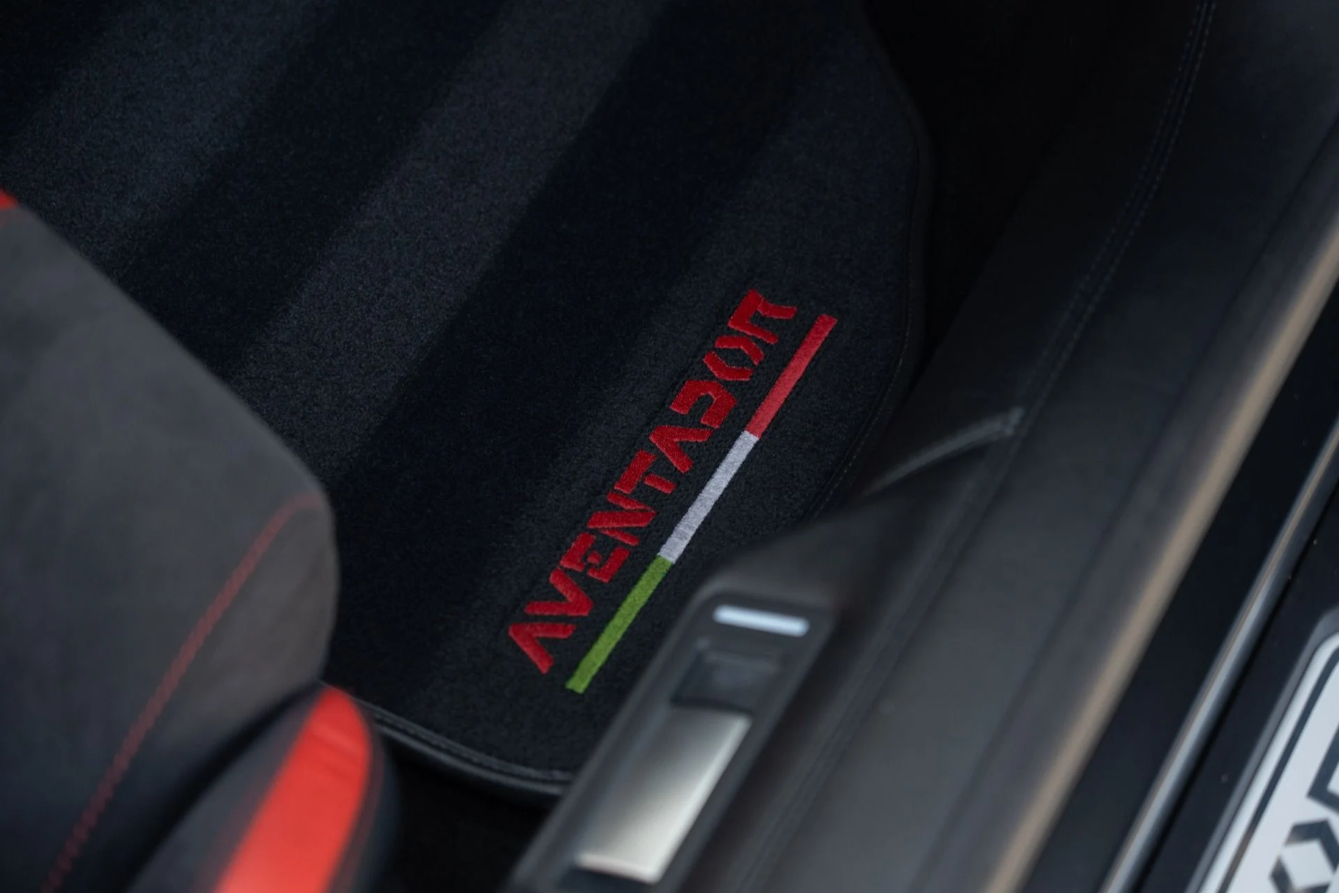 mph045_617843200_Used_2015_Lamborghini_Aventador_LP_700_4_1755813837_f23790ca1d