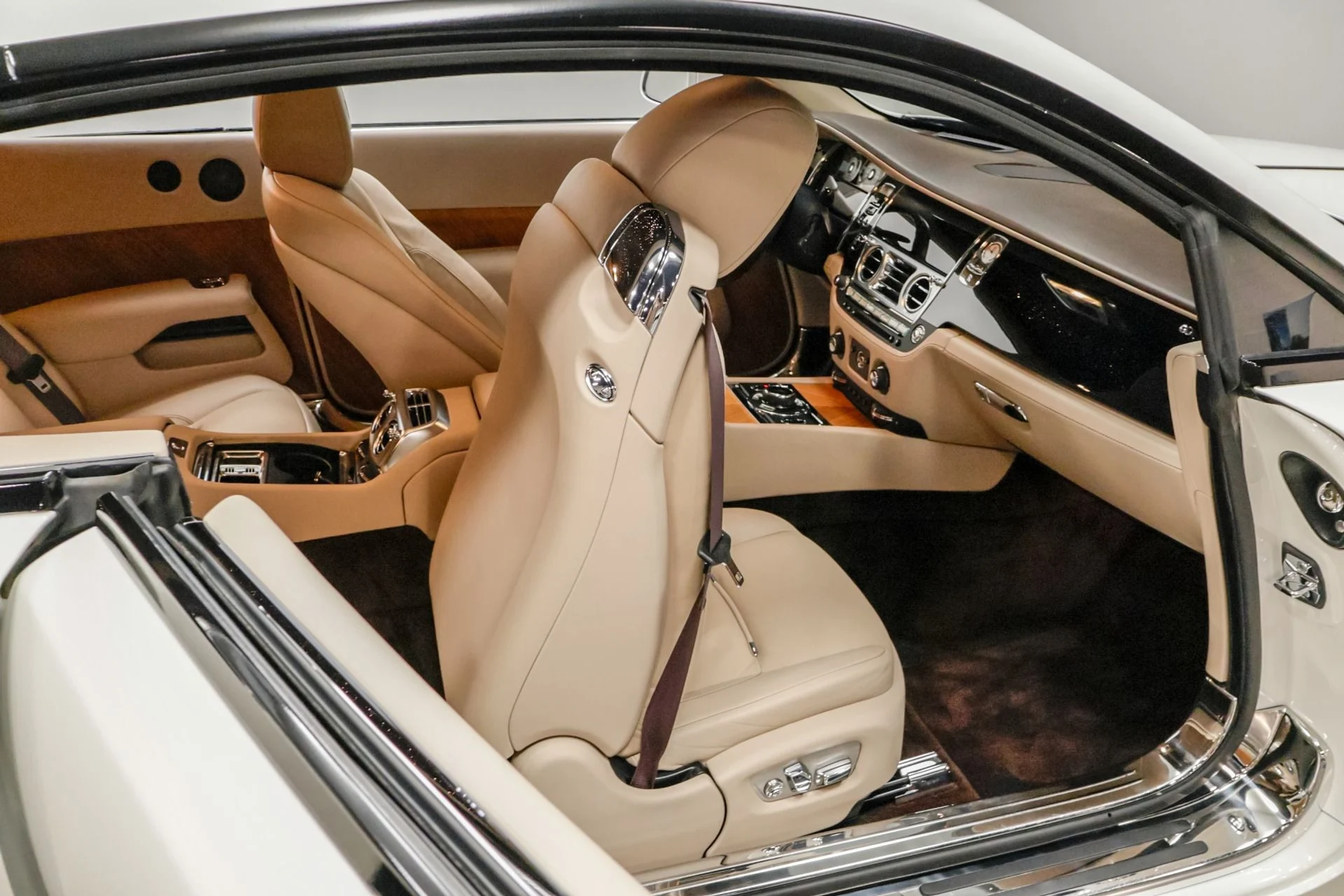 mph045_621656075_Used_2014_Rolls_Royce_Wraith_1761229895_5f0b1ecf55