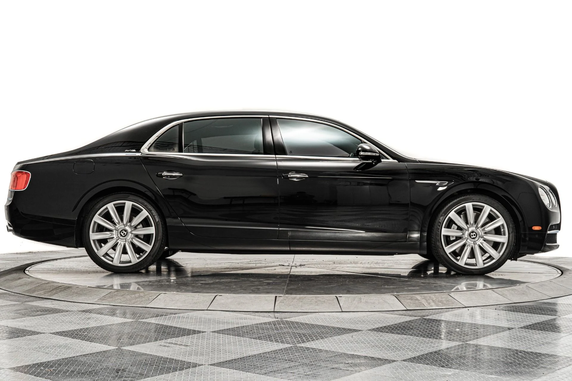 mph045_626368319_Used_2015_Bentley_Flying_Spur_W12_21_Inch_Wheels_Front_and_Rear_Heated_and_Ventilated_Seats_1759873160_3638fd31e9