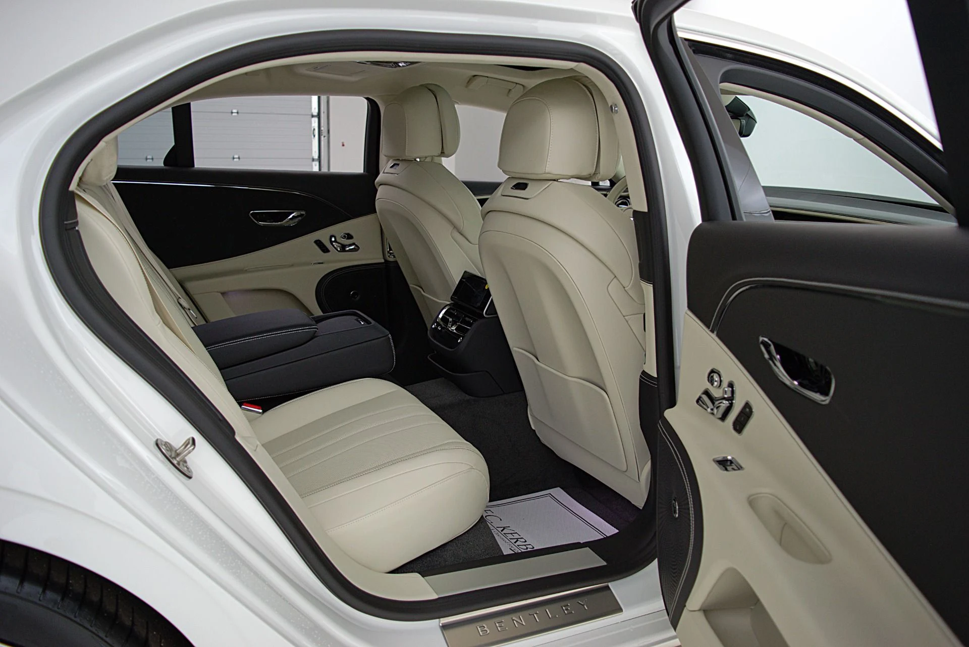 mph045_654818423_Used_2023_Bentley_Flying_Spur_Hybrid_V6_LEASE_OPTIONS_AVAILABLE_482f070141