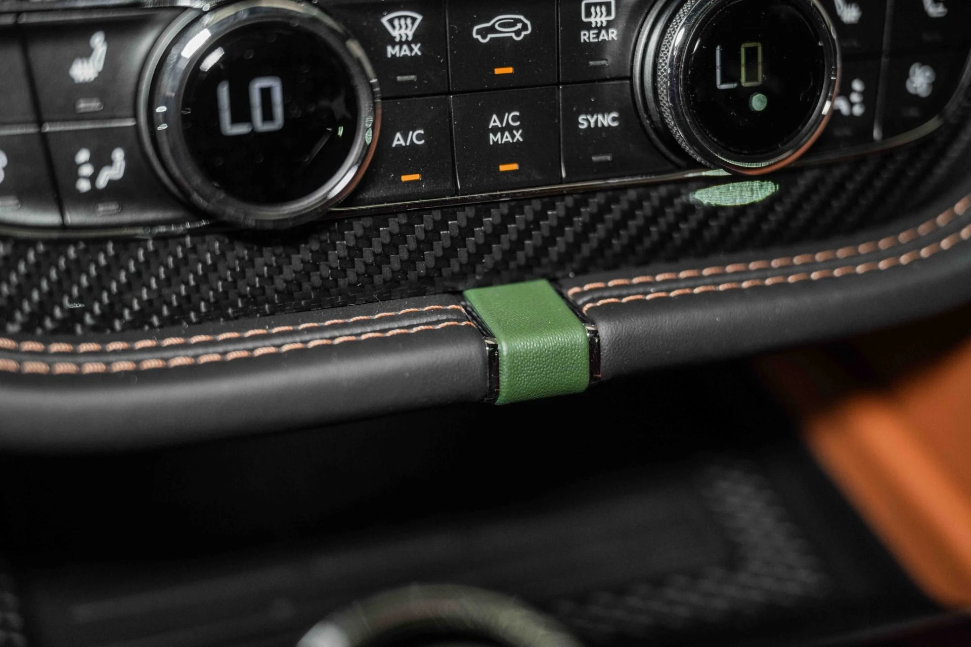 mph045_655044878_Used_2024_Bentley_Bentayga_EWB_Azure_V8_1718899287_dfbb7e44ff