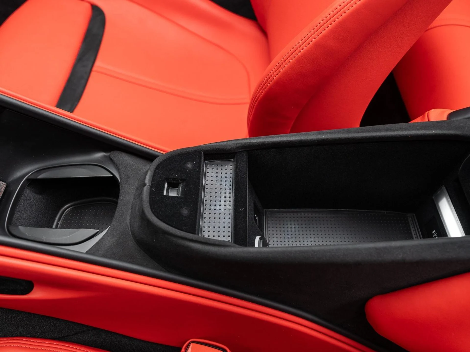 mph045_658034493_Used_2024_Ferrari_Roma_Spider_1757614412_93c4044bf3