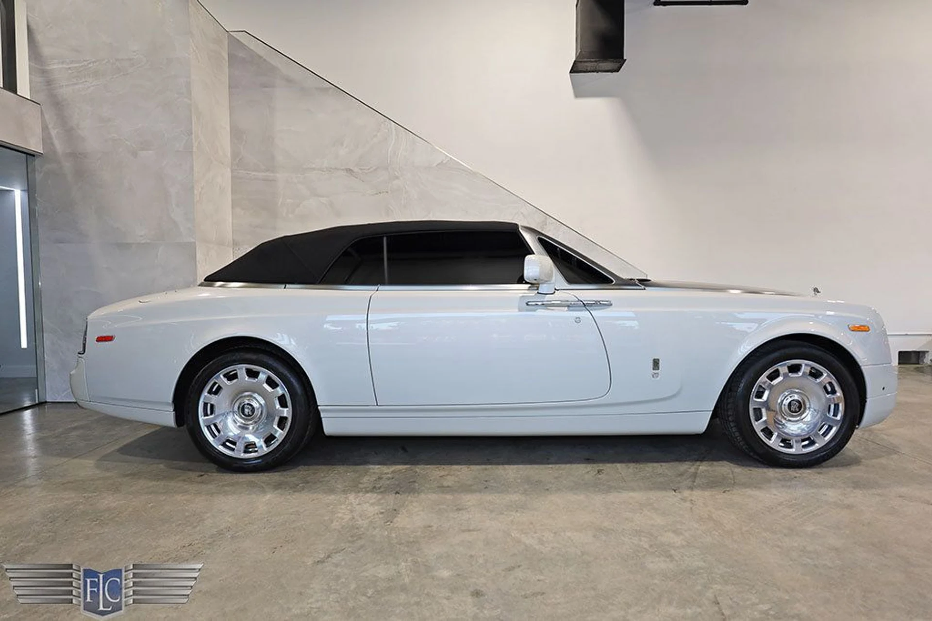 mph045_681785690_used_2013_rolls_royce_phantom_drophead_coupe_9689_22223521_46_1024_222d640e46
