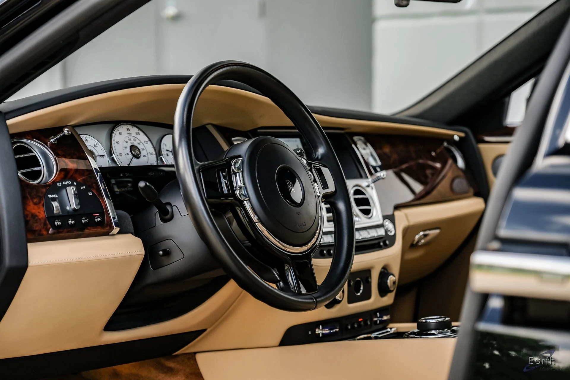 mph045_685196702_0b7ed7f1310f7b1c6309033129692e70x_3764f491c9