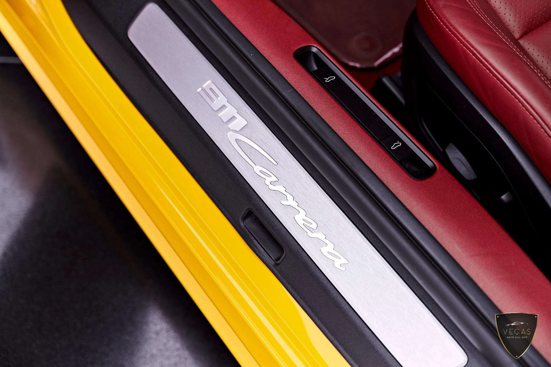 mph045_717207297_Used_2025_Porsche_911_Carrera_1784942558_b2a6f23902