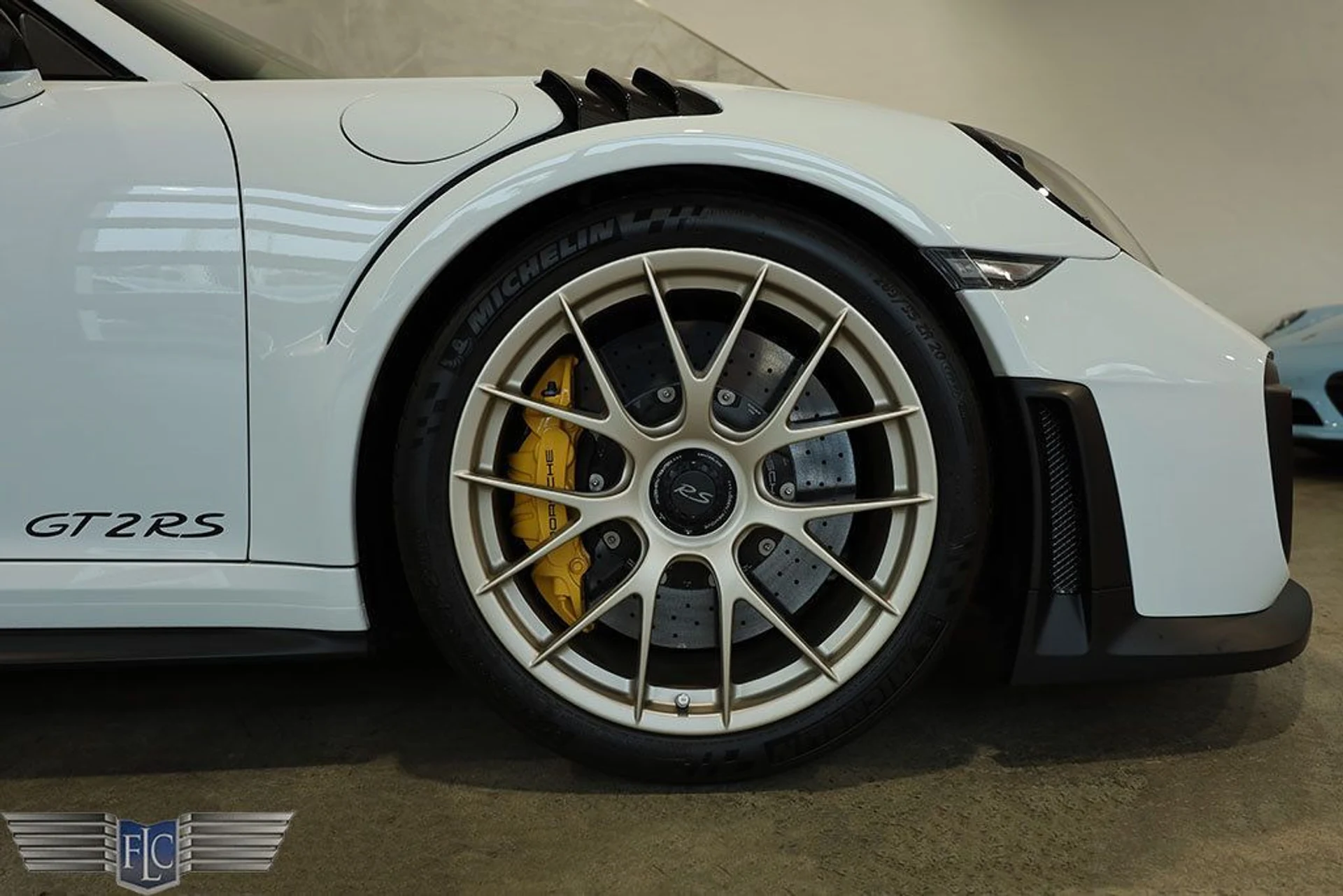 mph045_736752494_used_2018_porsche_911_gt2rs_9689_22985277_46_1024_a926db30b3