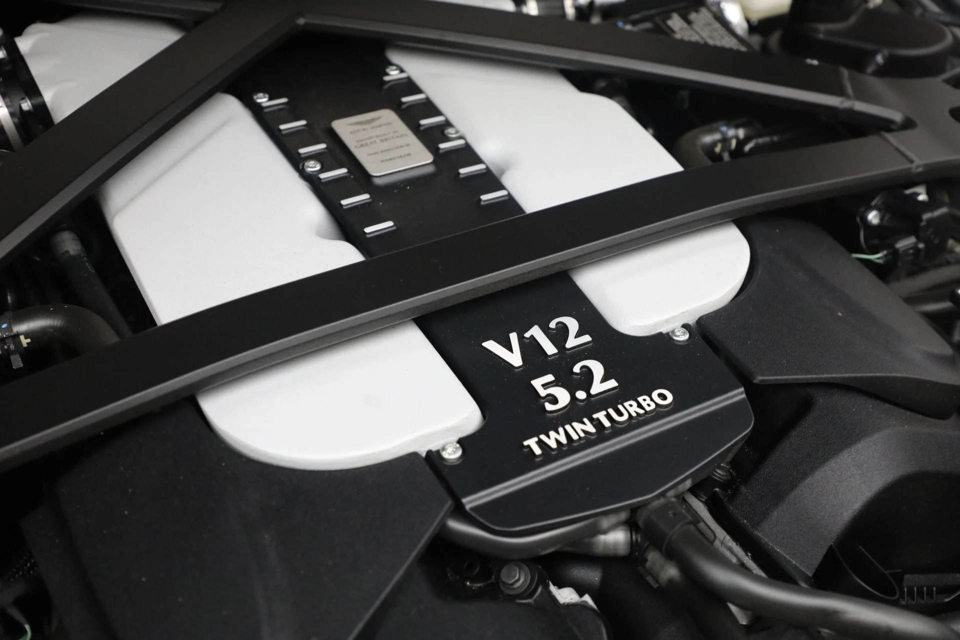mph045_752488092_Used_2023_Aston_Martin_Vantage_V12_da811ec326