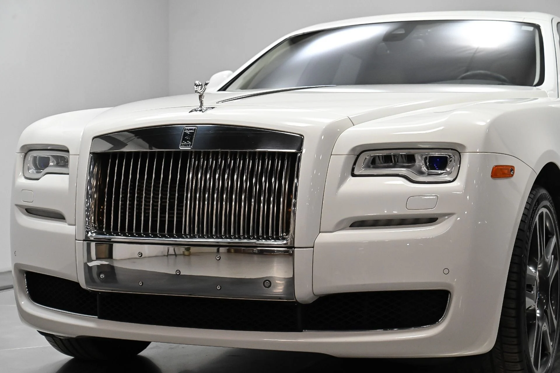 mph045_759996472_Used_2017_Rolls_Royce_Ghost_1749695060_6e02bf3b31