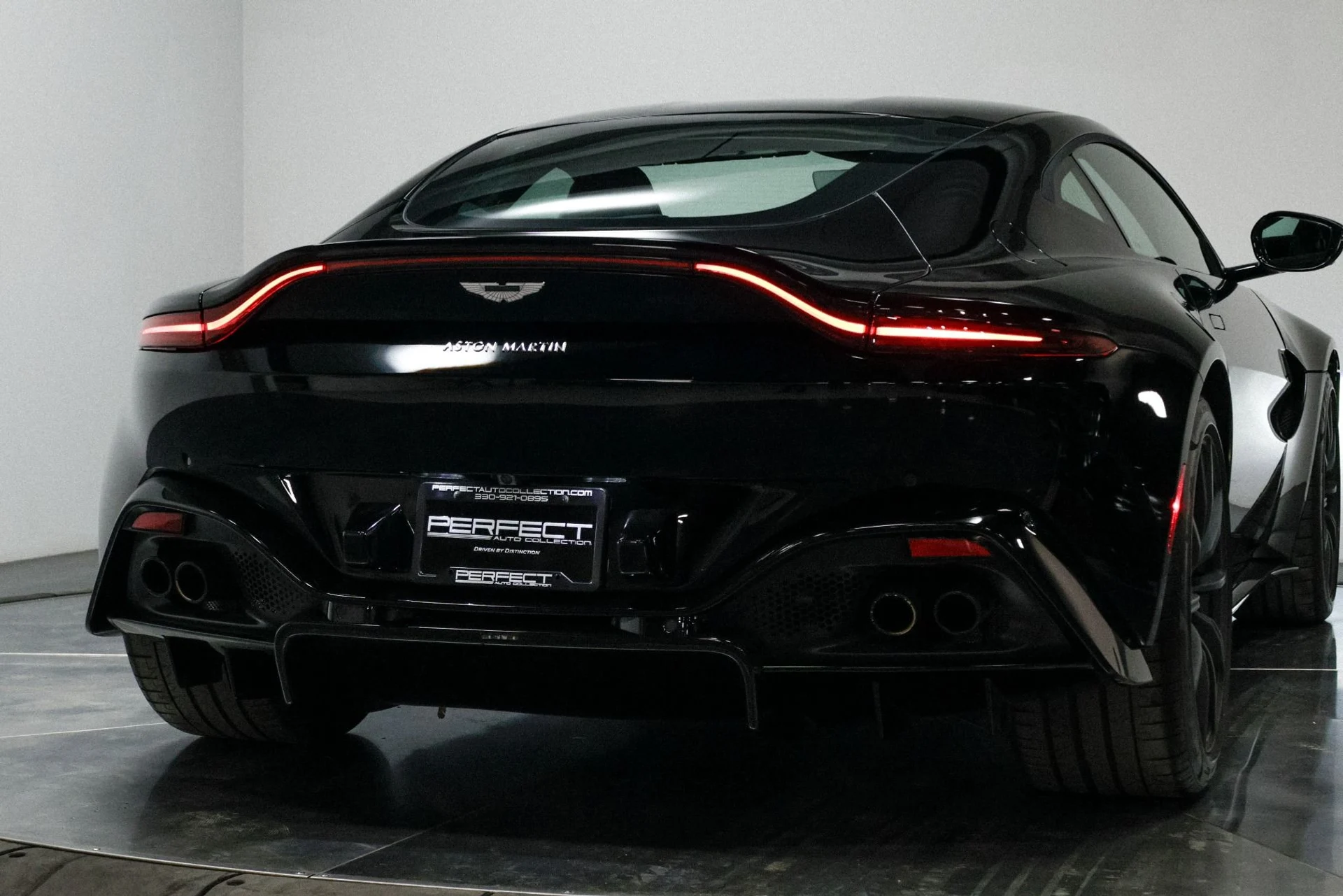 mph045_764021234_Used_2019_Aston_Martin_Vantage_1760536452_92c0a6580f