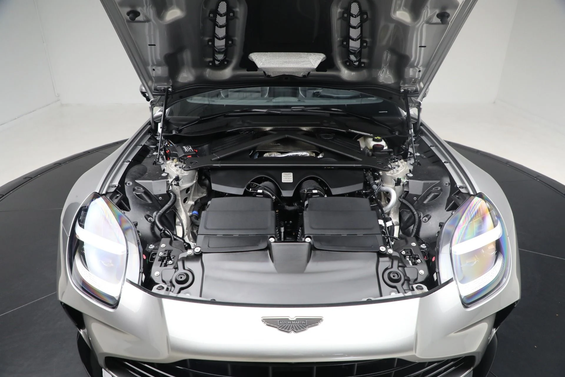 mph045_791740558_New_2026_Aston_Martin_Vantage_Roadster_1762286648_e8c47c714d