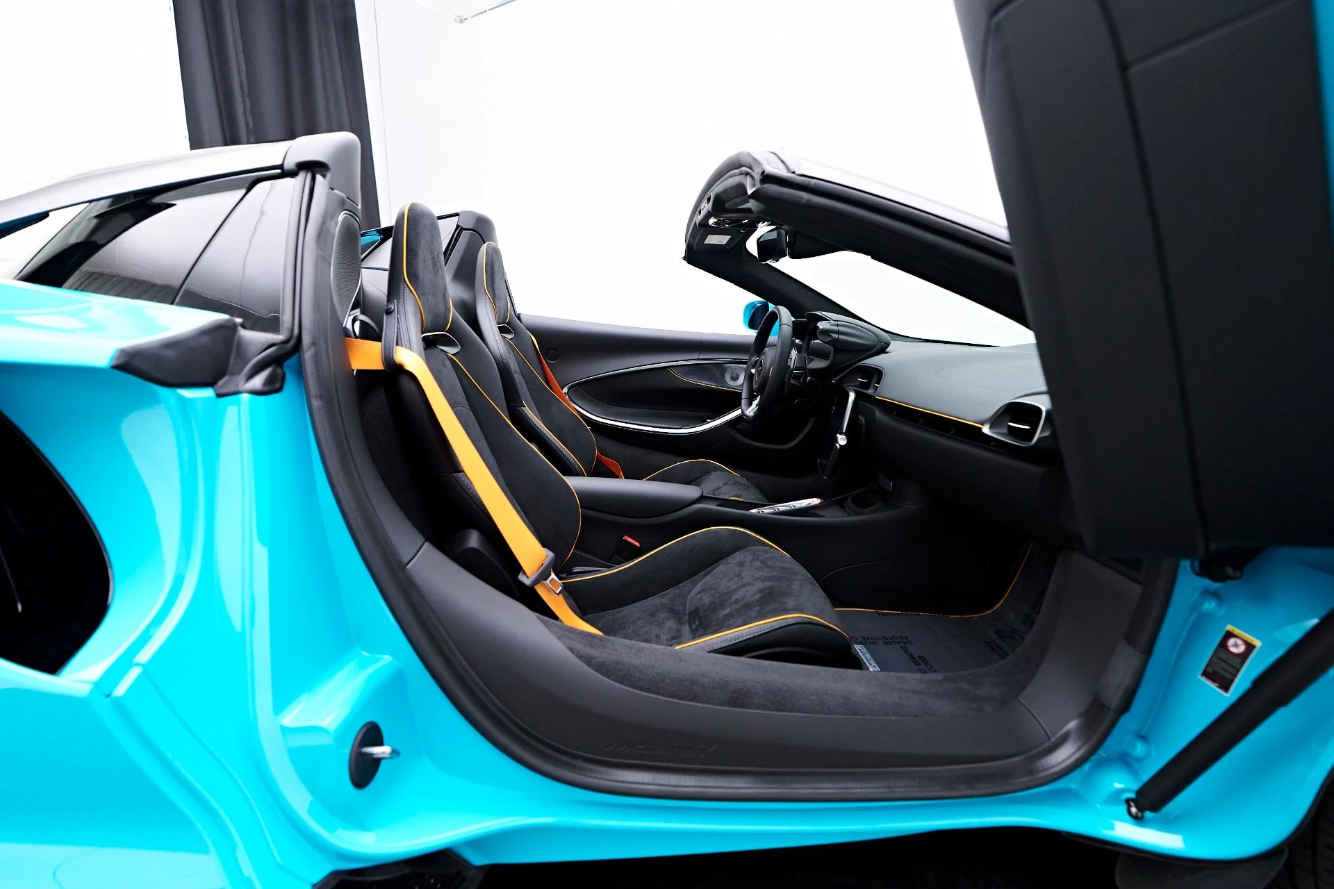 mph045_814465667_Used_2025_Mc_Laren_Artura_1755992058_6d9e4e77ed
