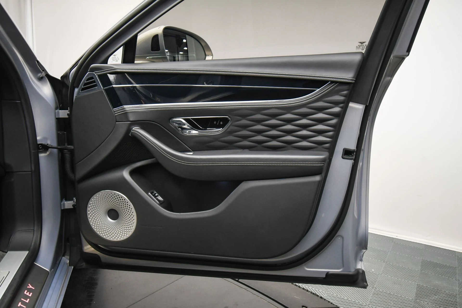 mph045_862583446_6d4f361e_e2fc_4fb4_8622_b29c2d9b7a2c_2beb7d5ecf