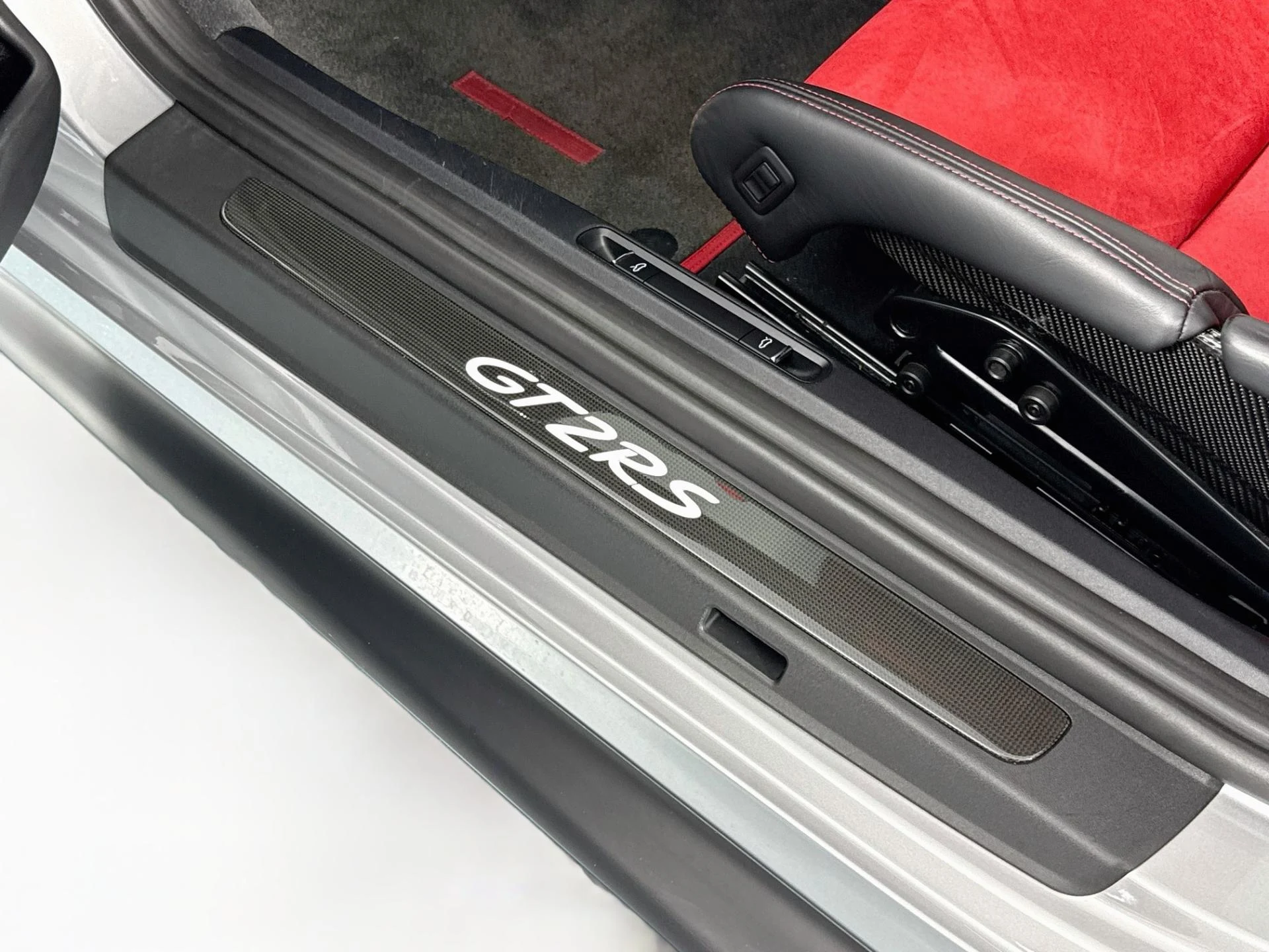 mph045_921542113_Used_2018_Porsche_911_GT_2_RS_1785871793_a11685cb2e
