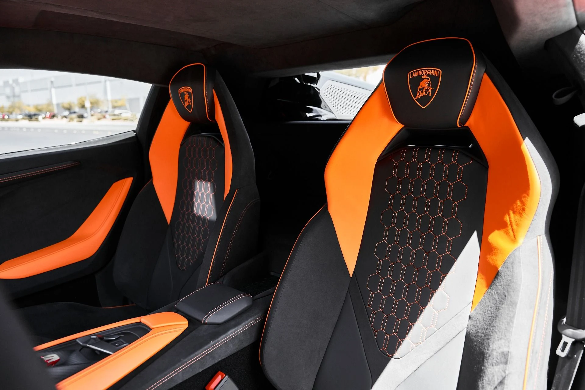 mph045_927892104_Used_2024_Lamborghini_Revuelto_Base_1777394338_0c0b8a9ad7