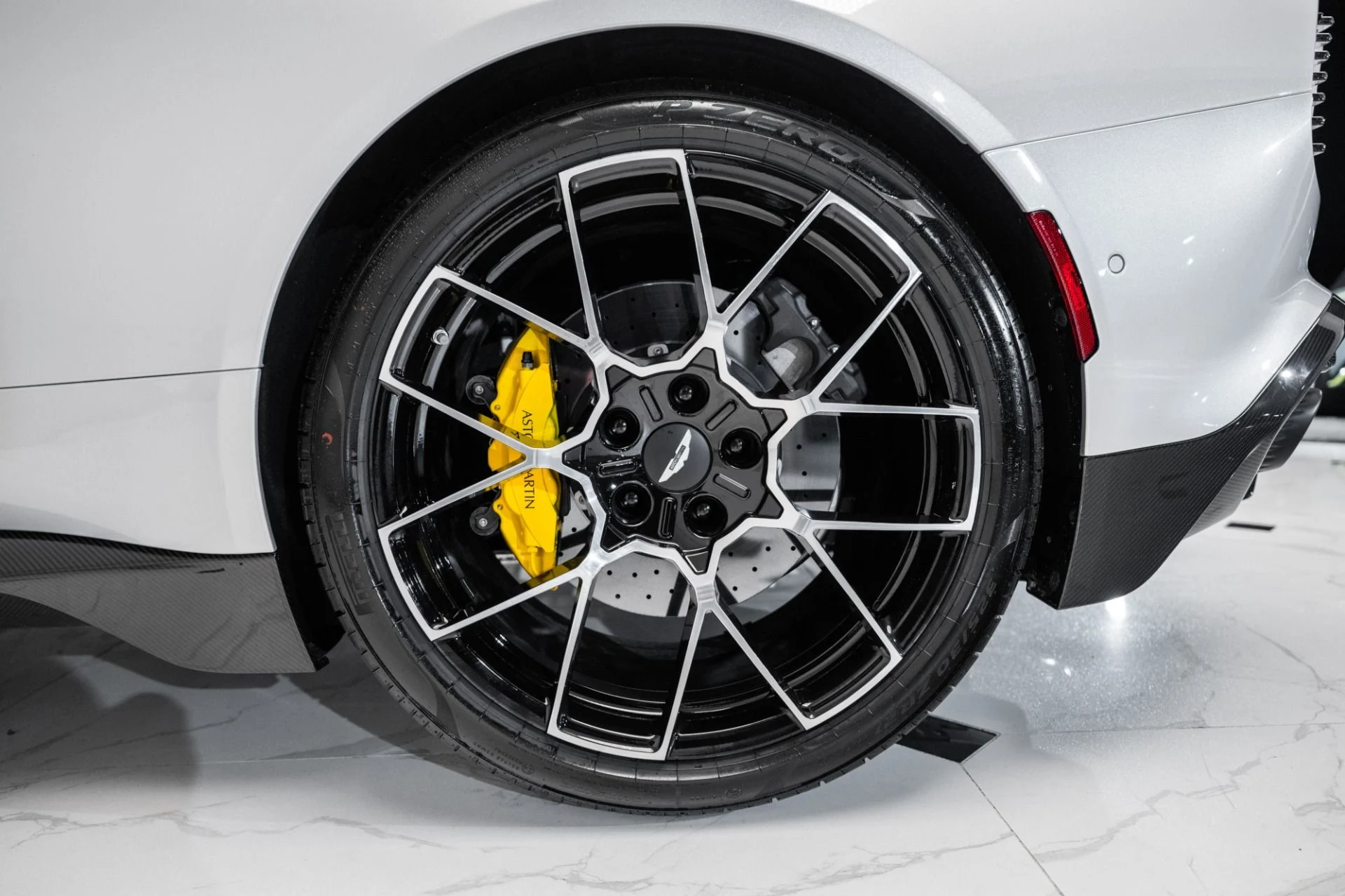 mph045_929104780_Used_2025_Aston_Martin_Vanquish_1741191405_d8d0a3e122