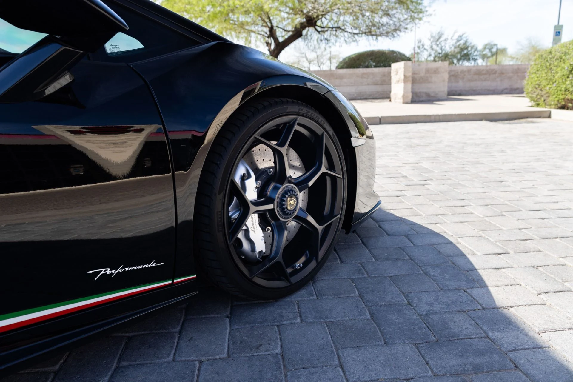 mph045_948426968_Used_2018_Lamborghini_Huracan_LP_640_4_Performante_Spyder_1772832382_14dbfd6b3f