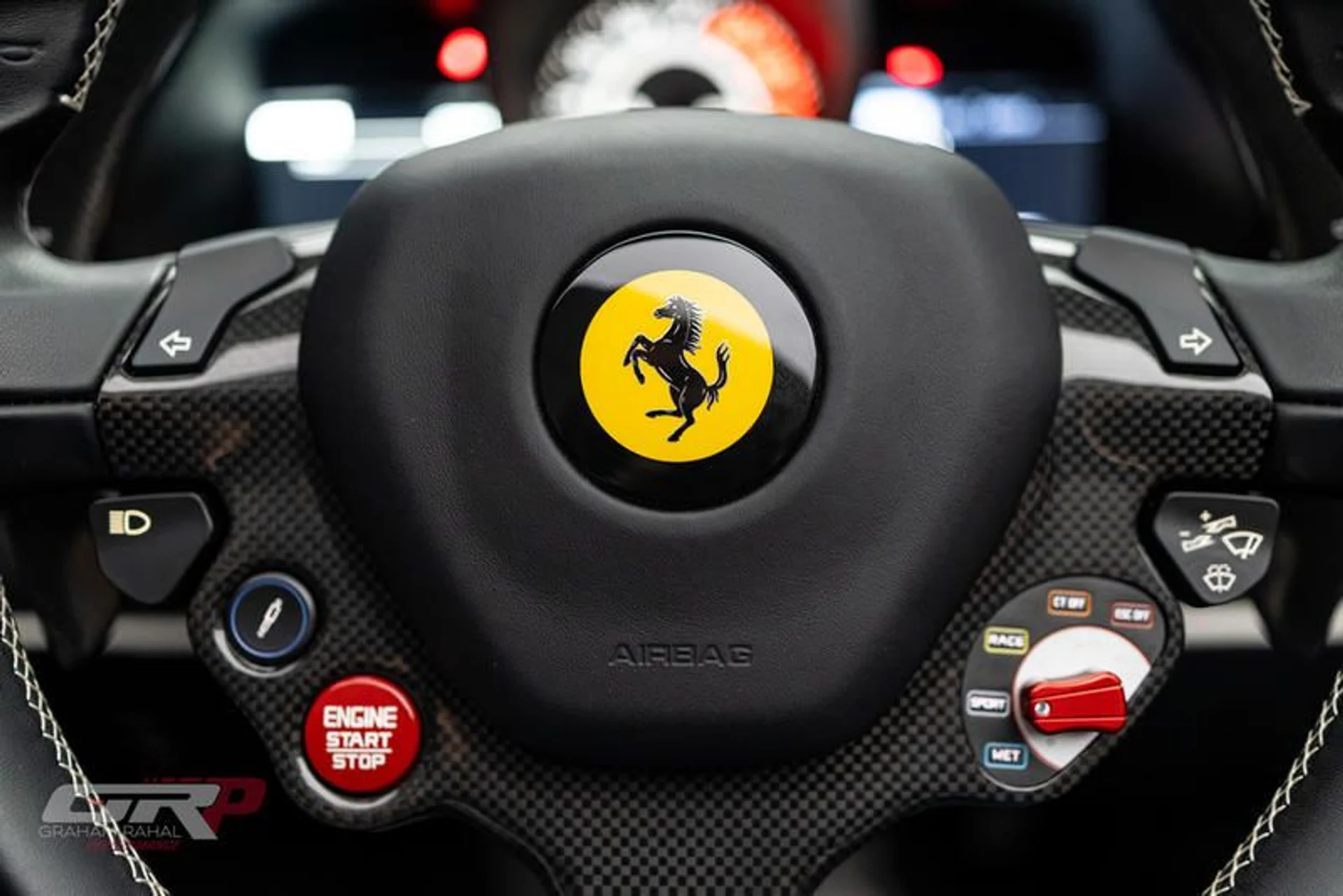 mph045_974029945_CA_52_B60_D_6_A19_4769_ABAF_18_E7_CB_4_F540_A_3953a7fe94