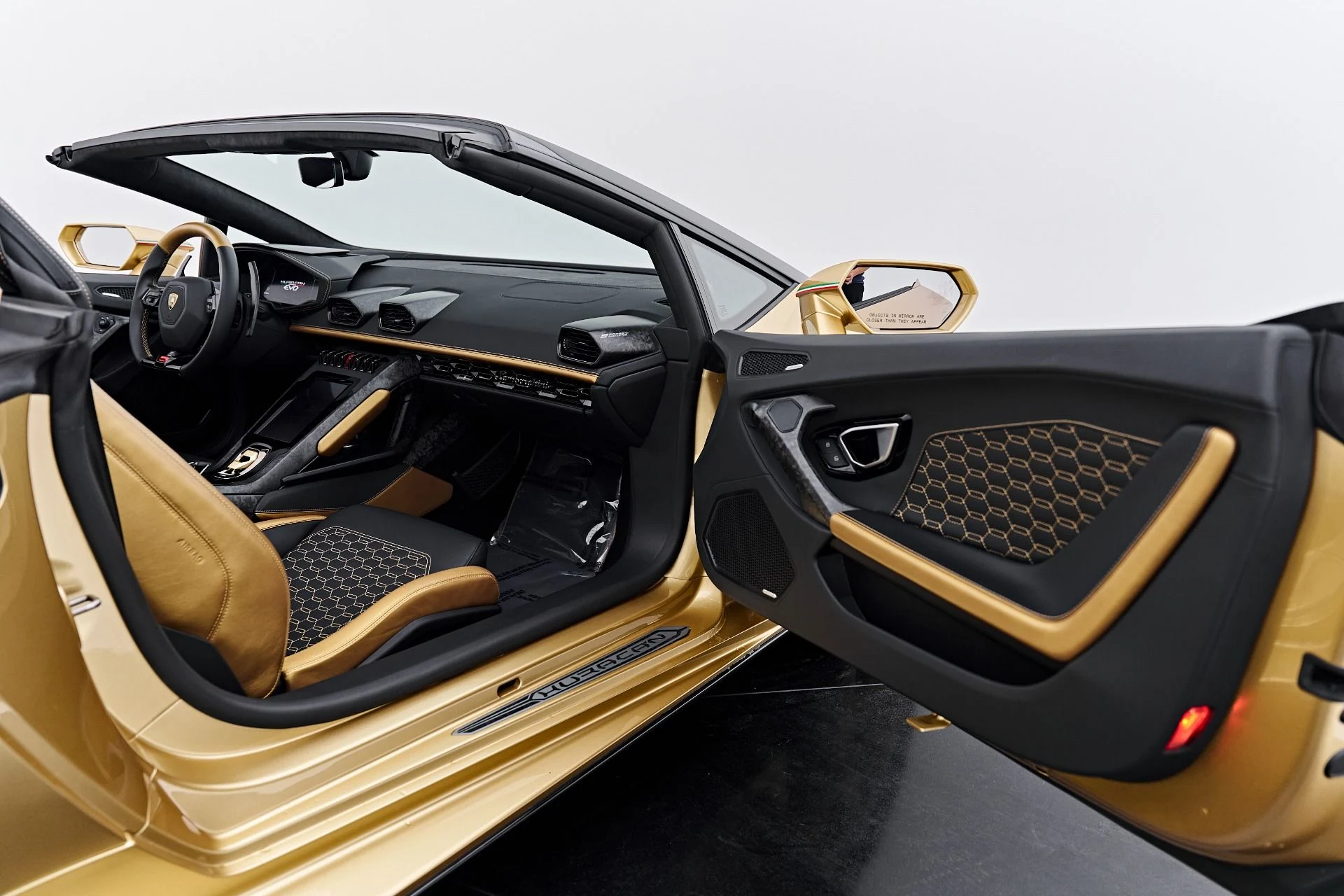 mph045_974474407_Used_2022_Lamborghini_Huracan_EVO_Base_1791315923_dc1fa094e0