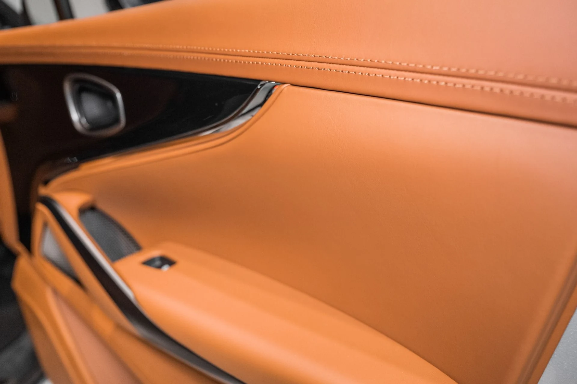 mph045_987968542_New_2026_Aston_Martin_DBX_S_1780937216_b106ff0d3f