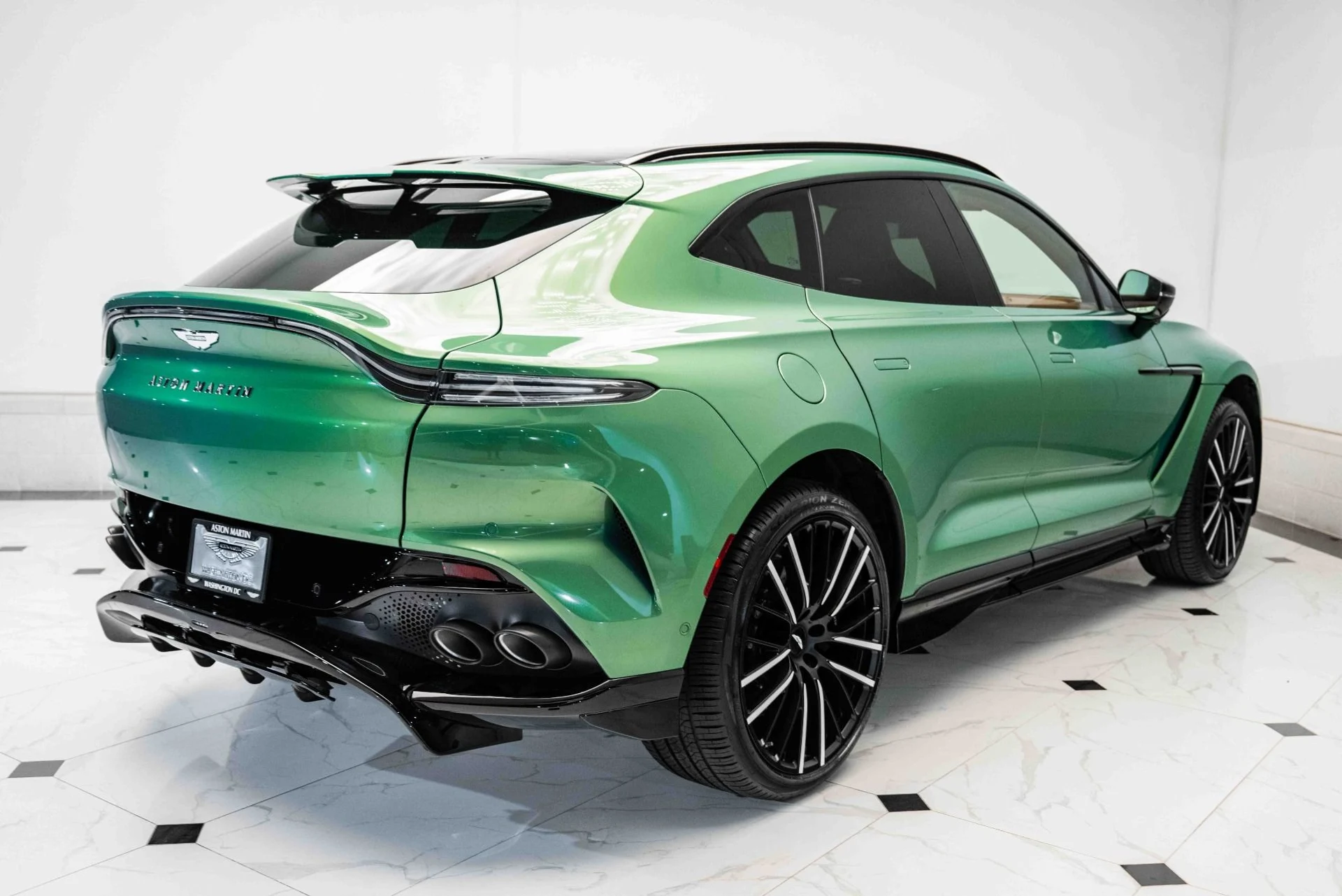 mph045_991509122_Used_2025_Aston_Martin_DBX_707_1730812755_584cd5d7f2