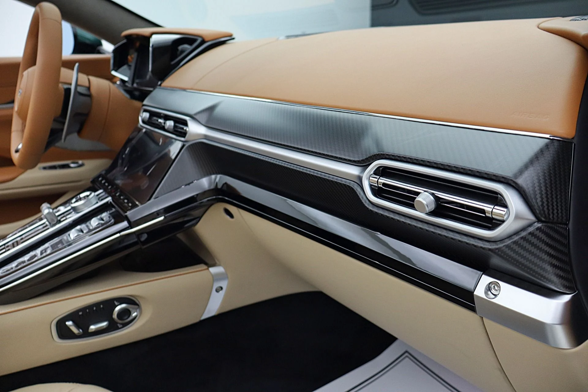 mph046_1002032799_New_2026_Aston_Martin_Vantage_Roadster_3fab75cb41