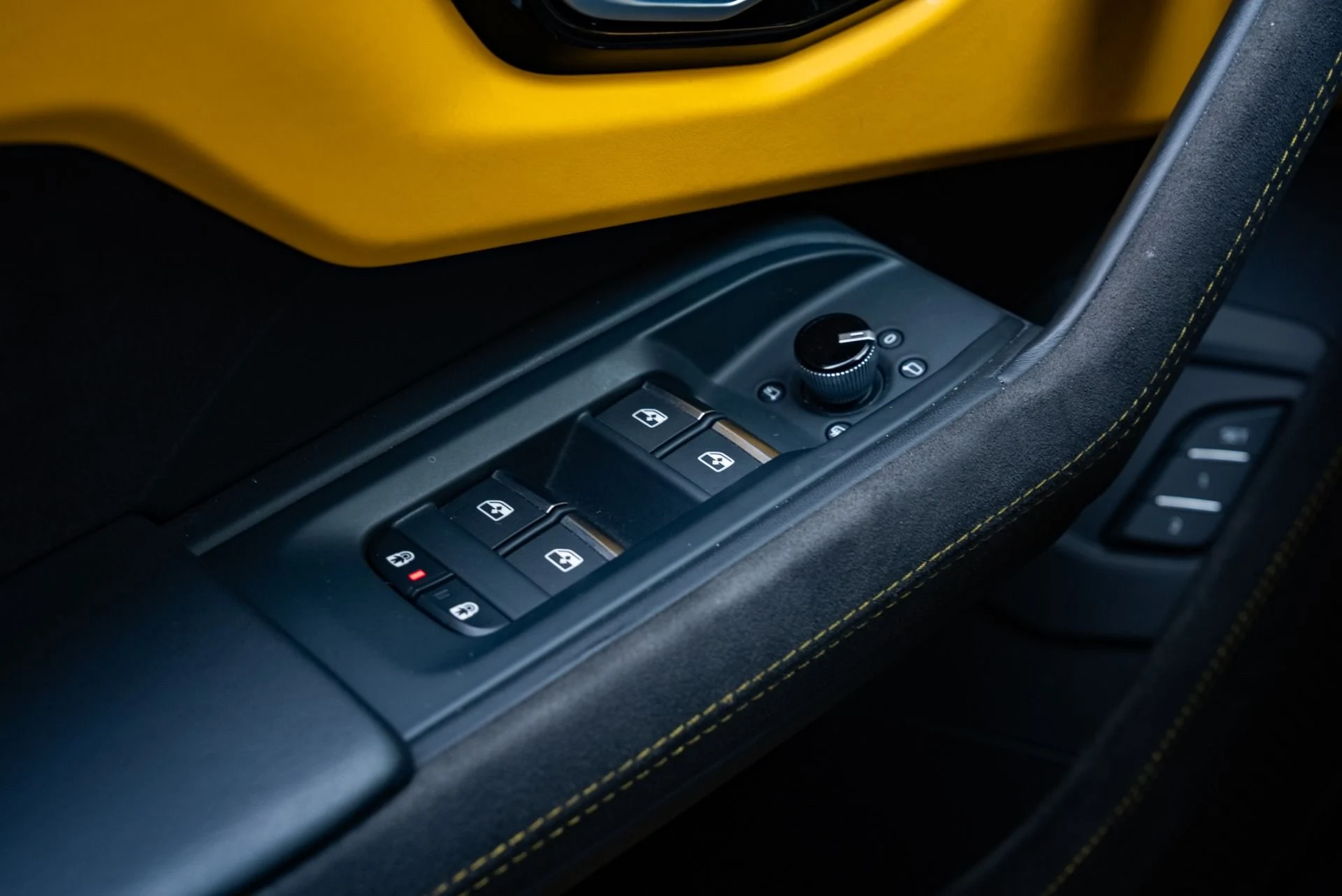mph046_1009444533_Used_2024_Lamborghini_Urus_S_1778704805_54b2e3d152