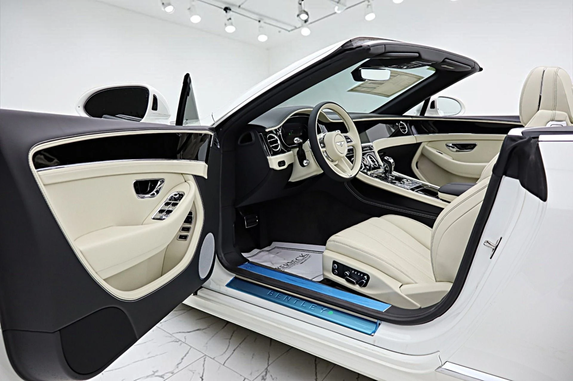 mph046_1016081646_New_2026_Bentley_Continental_GTC_e569e3fc6c