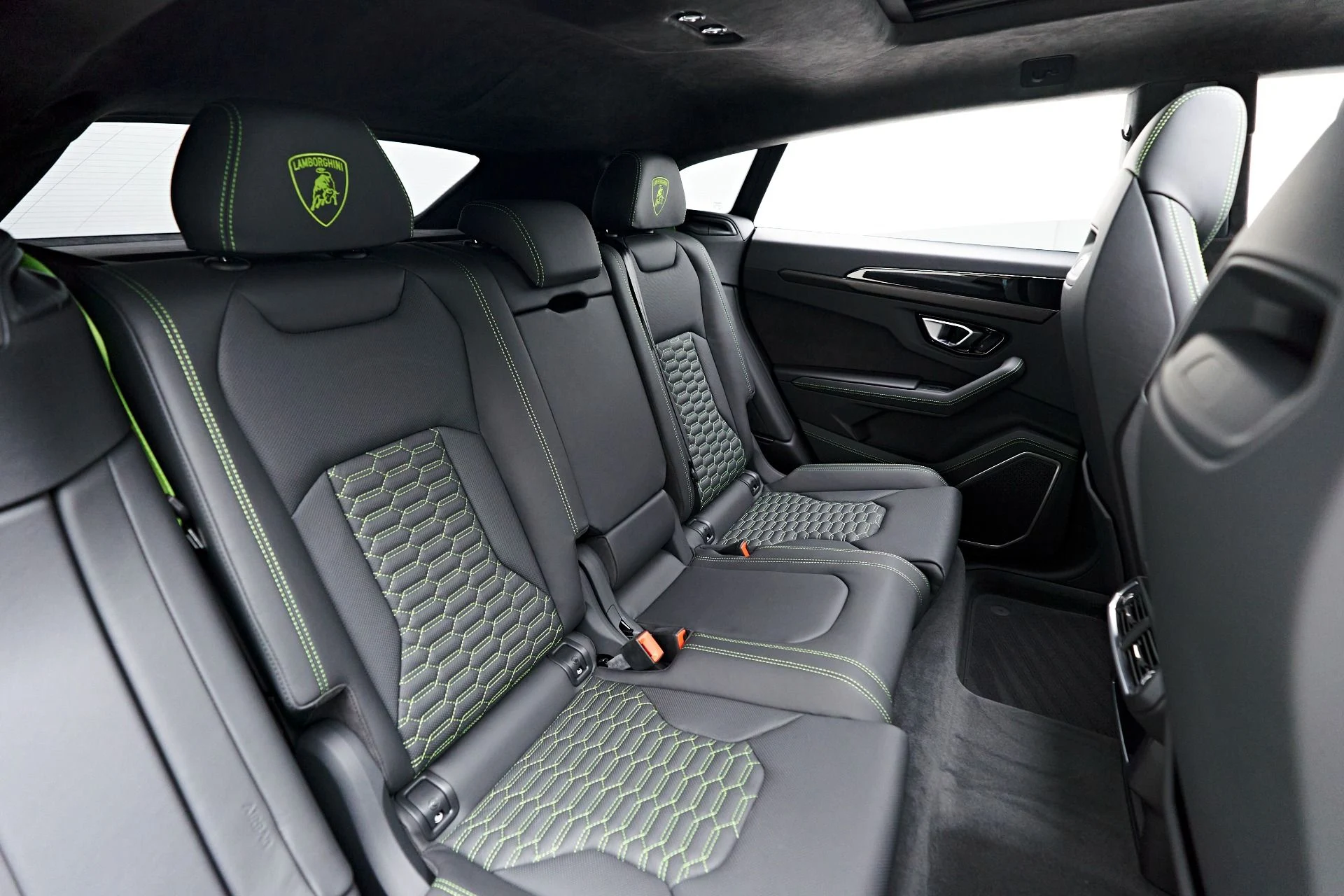 mph046_1017907338_Used_2023_Lamborghini_Urus_S_1692657144_886db73c9b